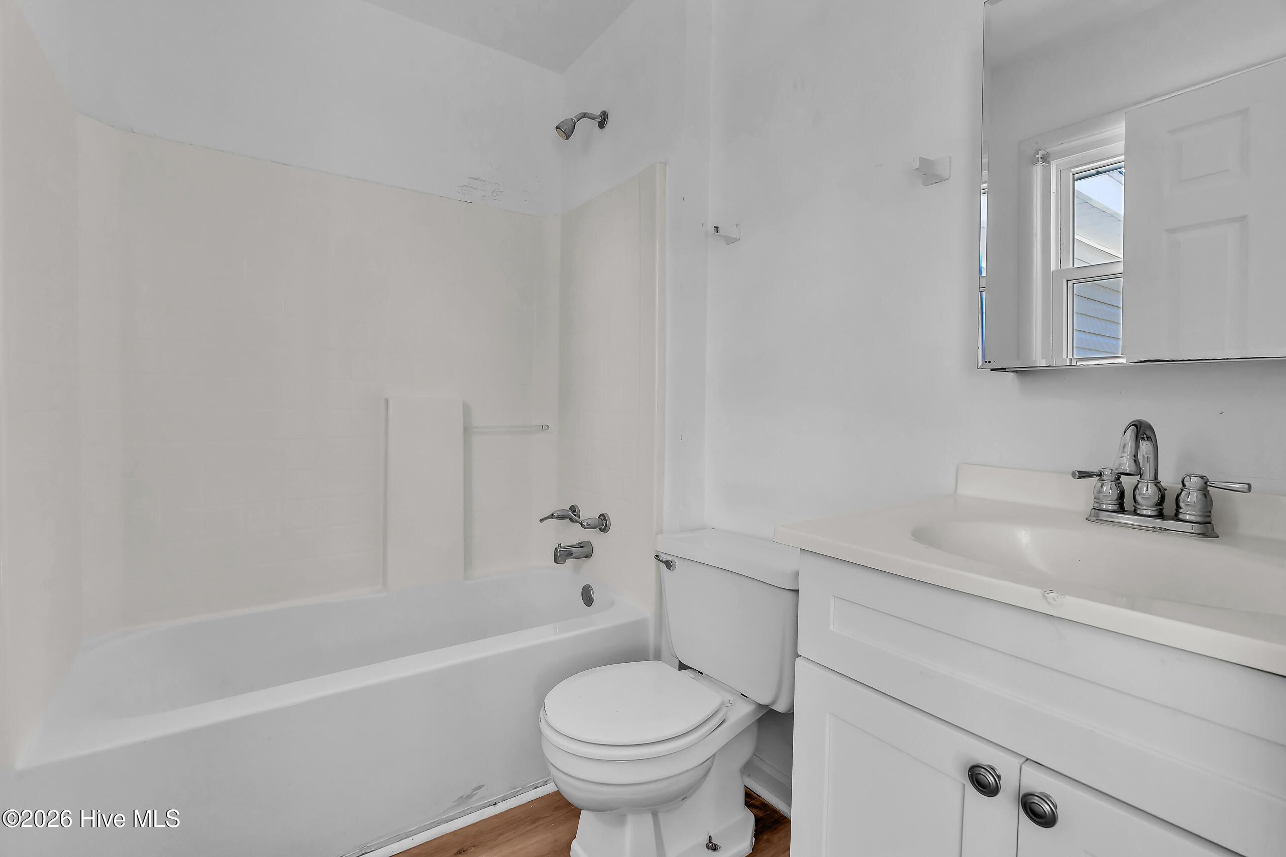 100561824 | Photo 22