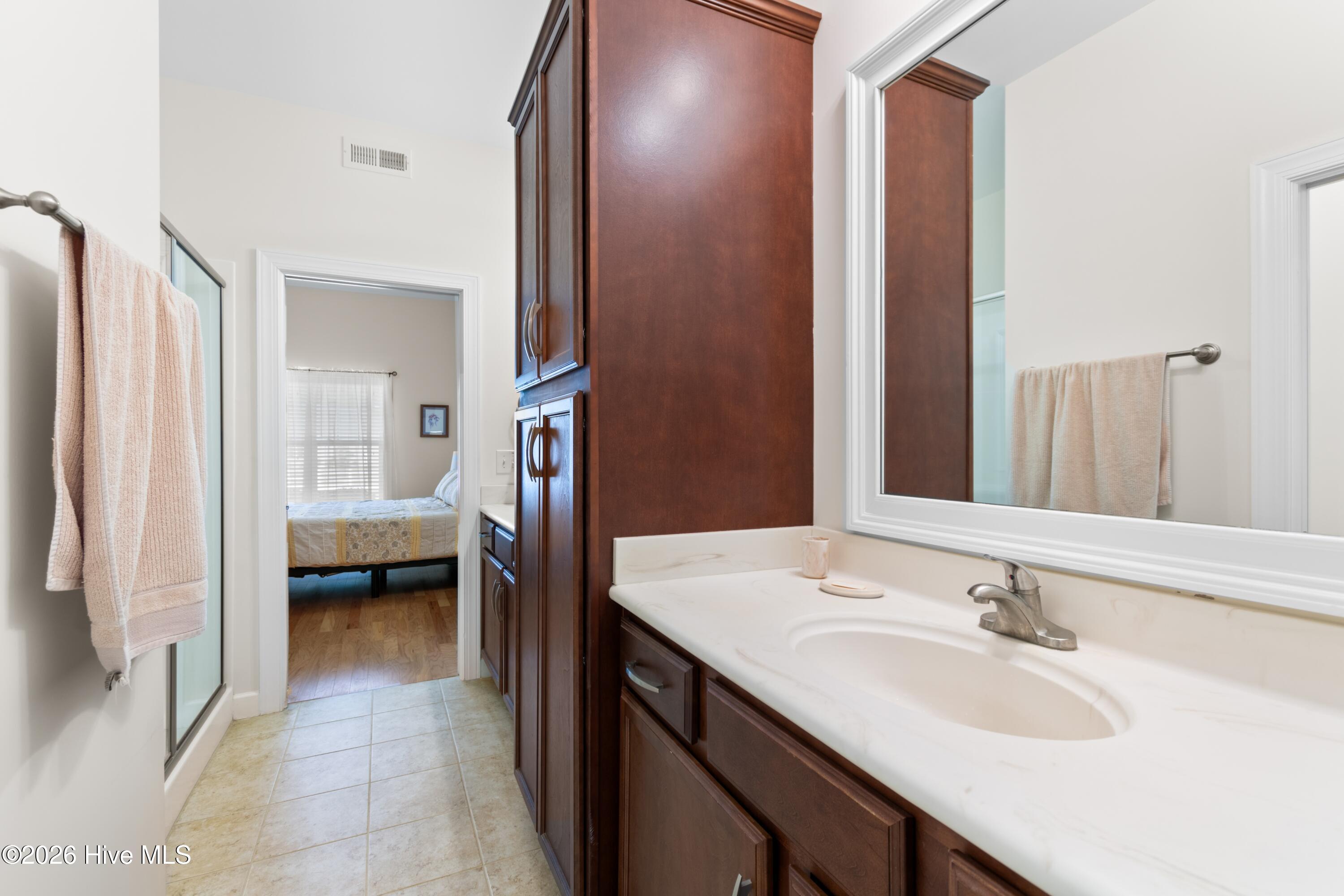 100561934 | Photo 24