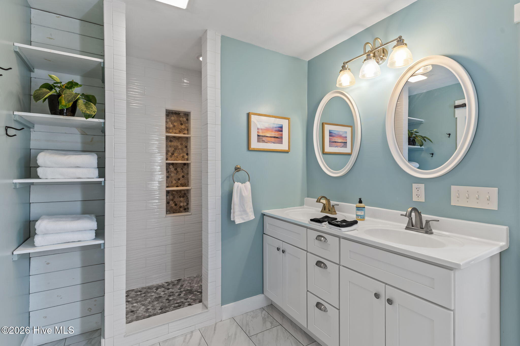 100564930 | Photo 21