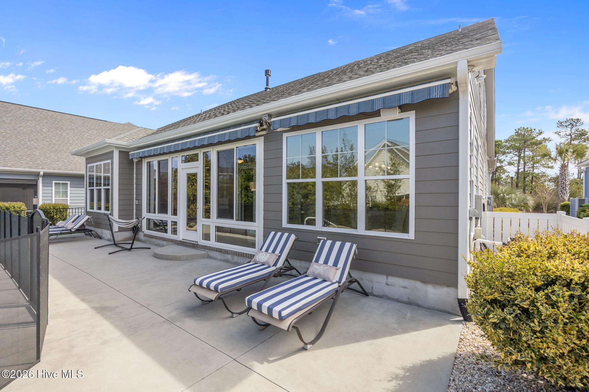 100563042 | Photo 32