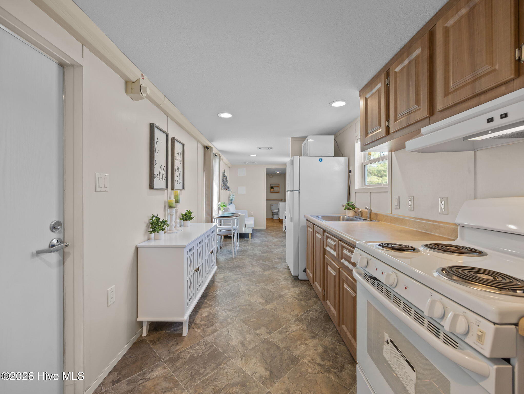 100567345 | Photo 13