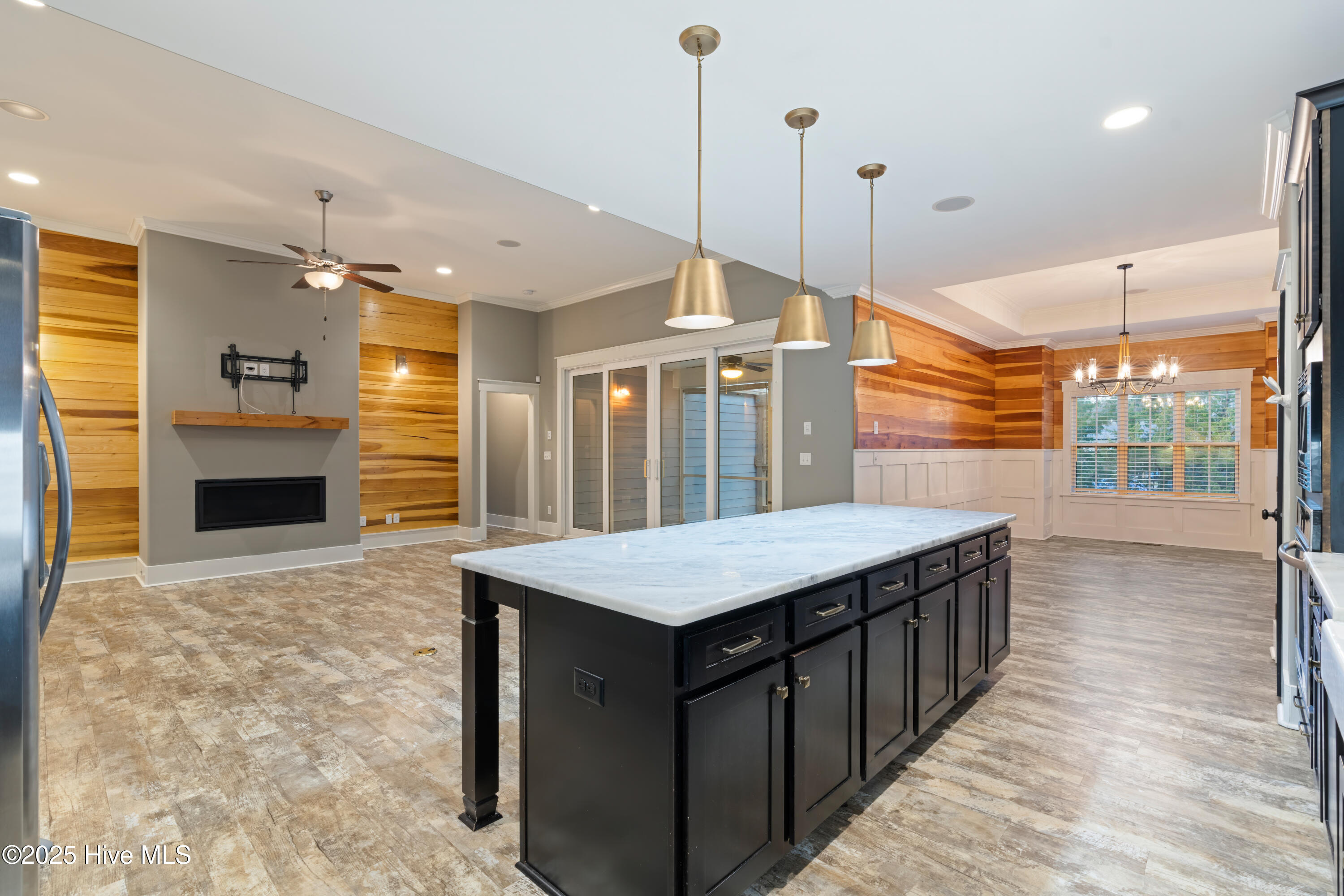 100543866 | Photo 13