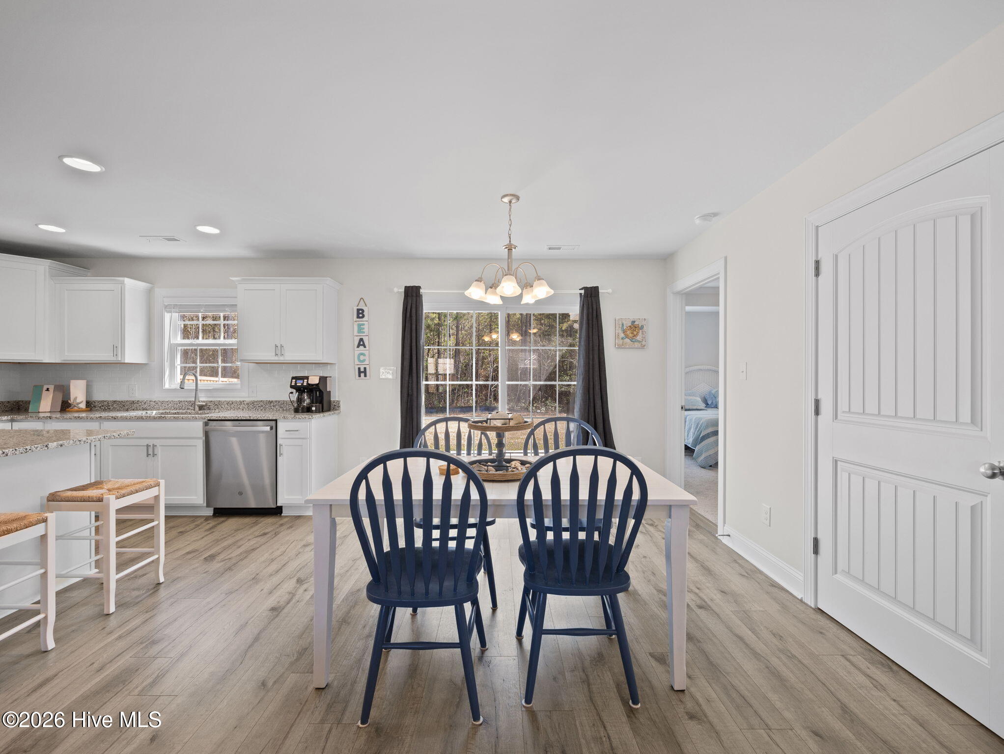 100563738 | Photo 15