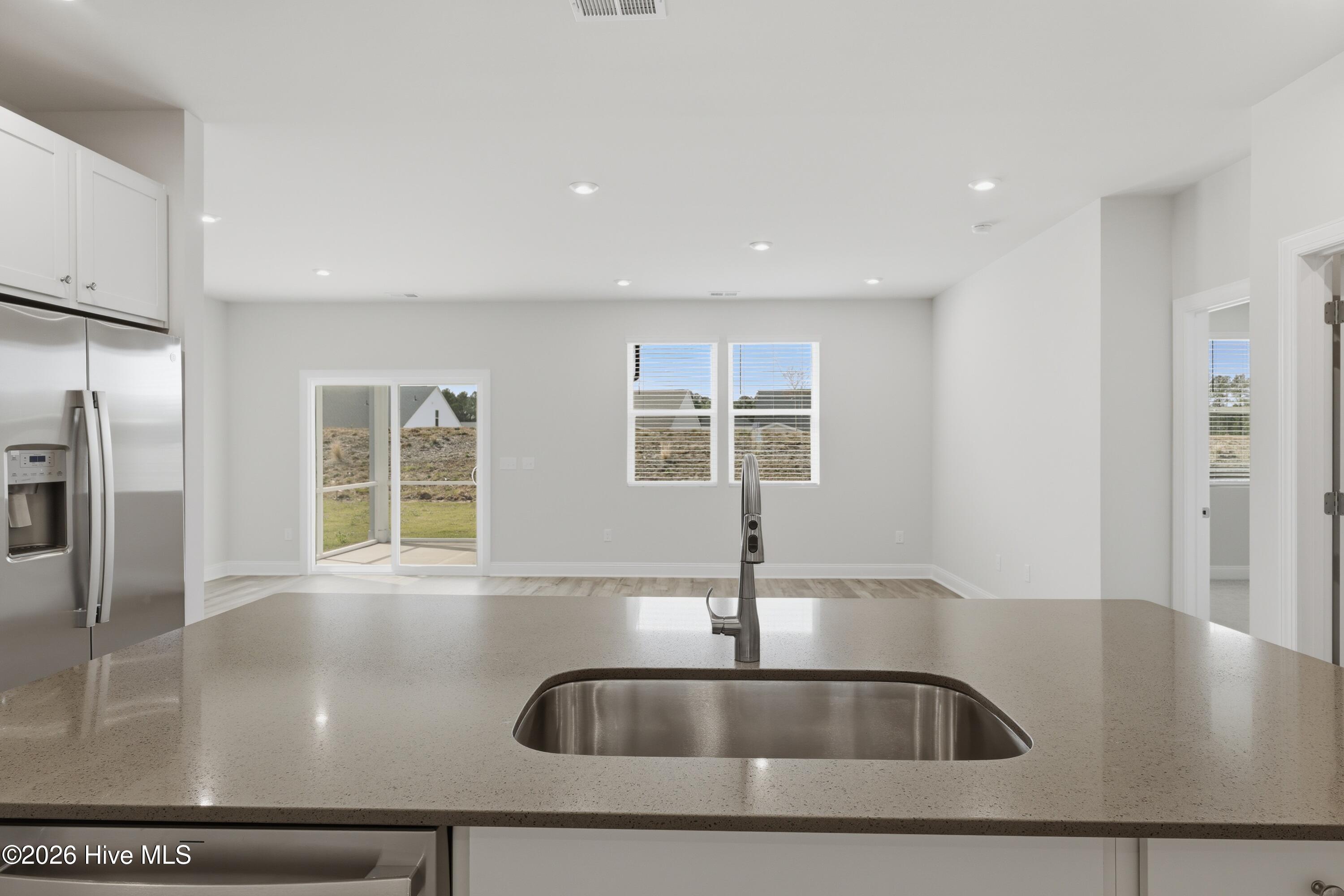 100563139 | Photo 23