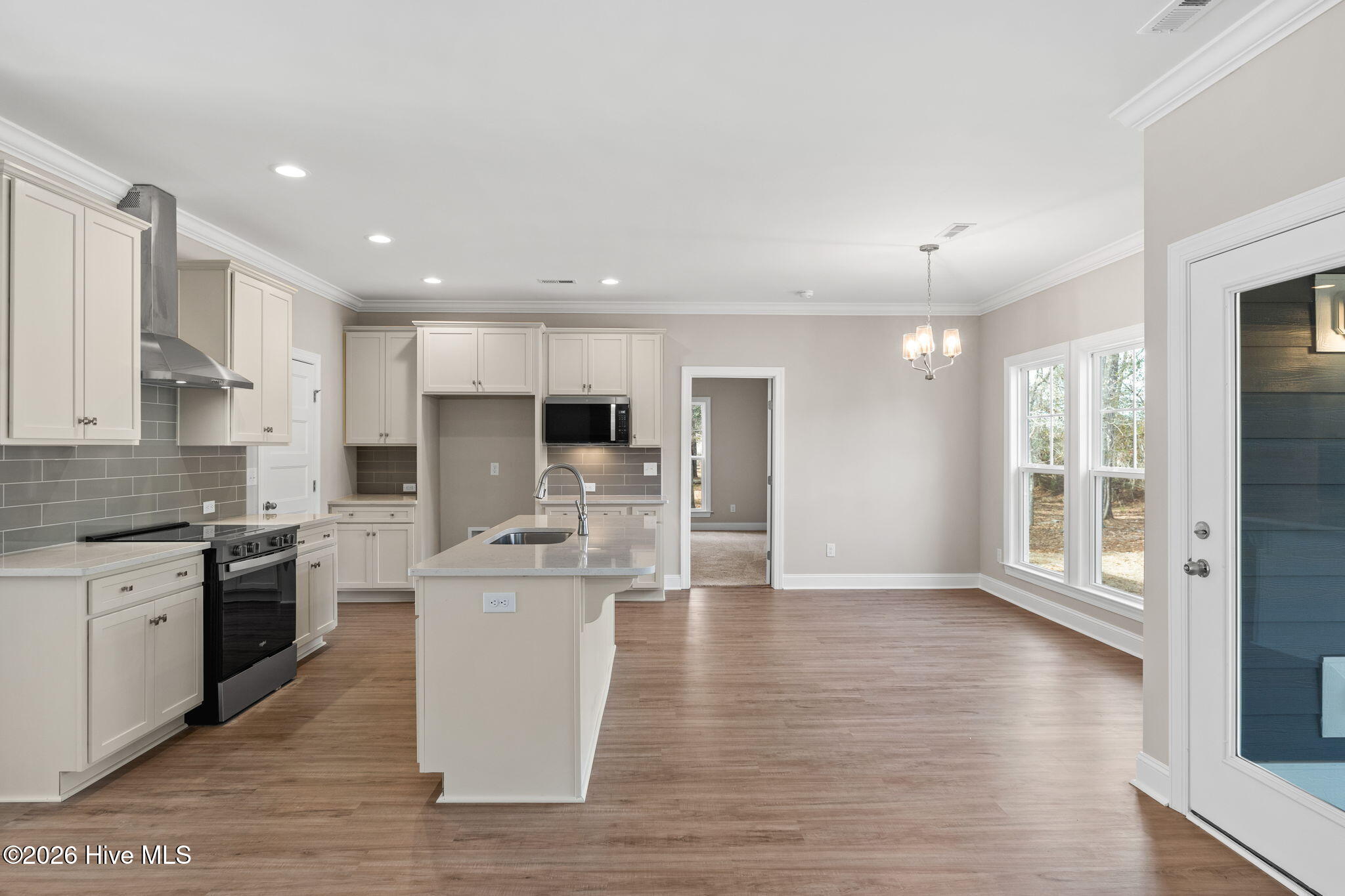 100537582 | Photo 14