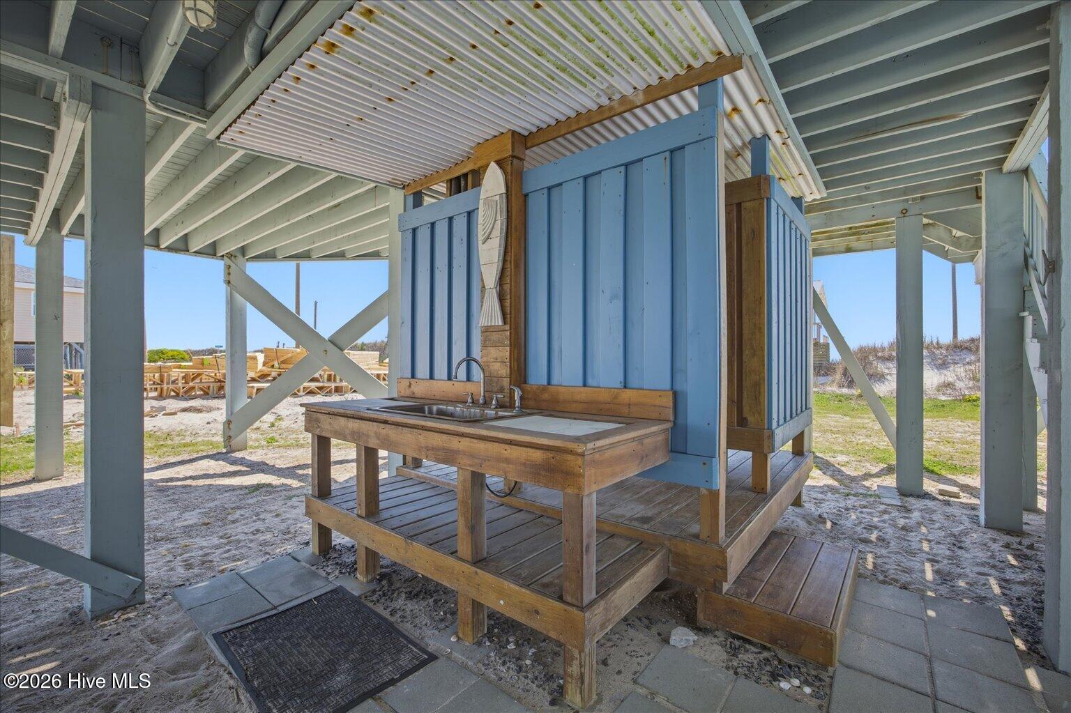 100568909 | Photo 49