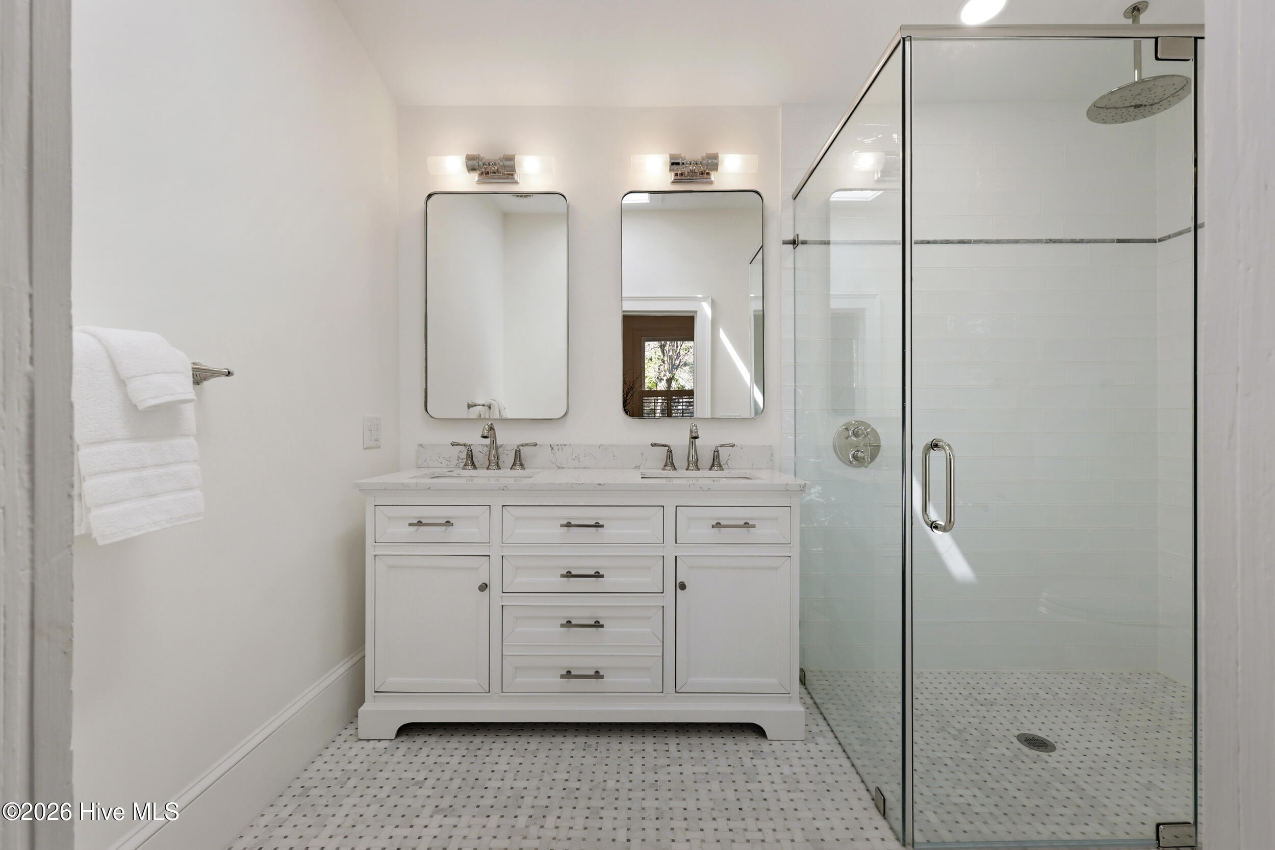 100561300 | Photo 39