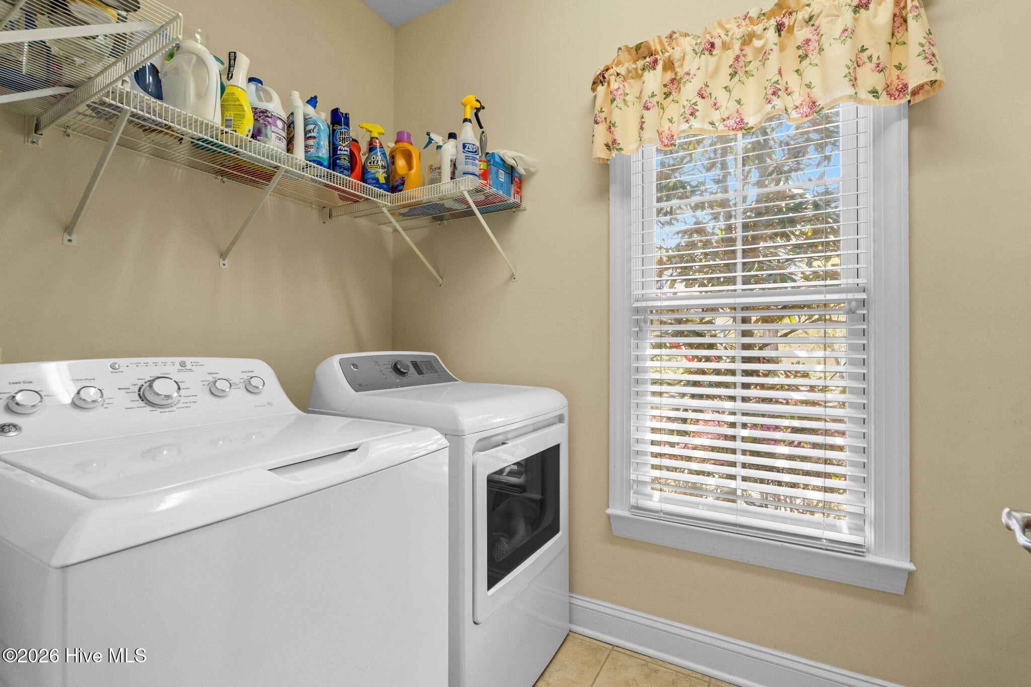 100563336 | Photo 43