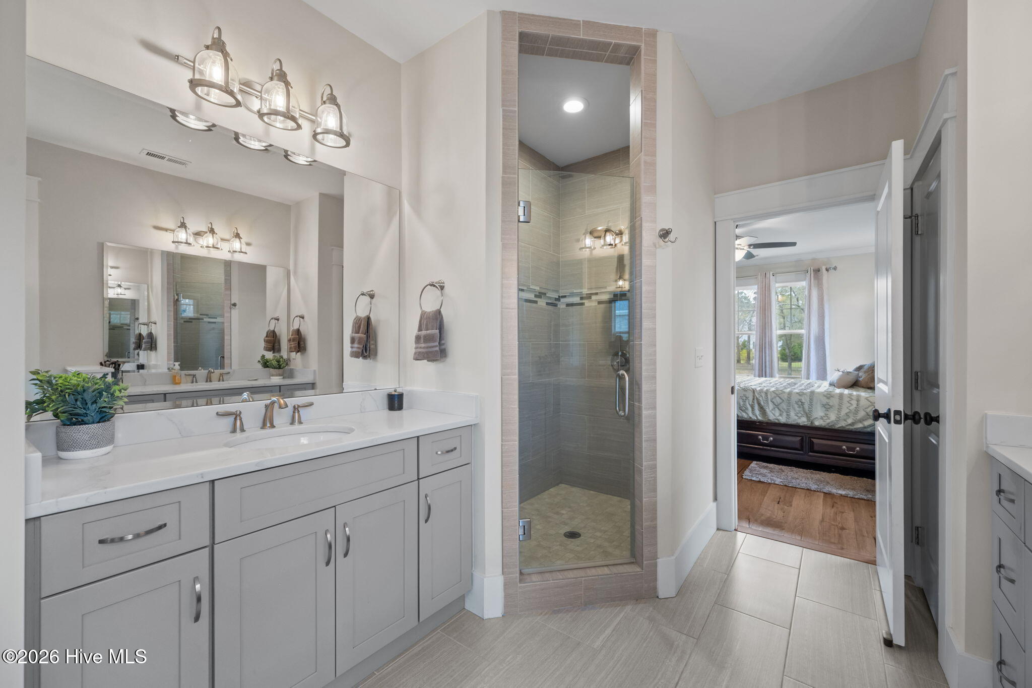 100562487 | Photo 27