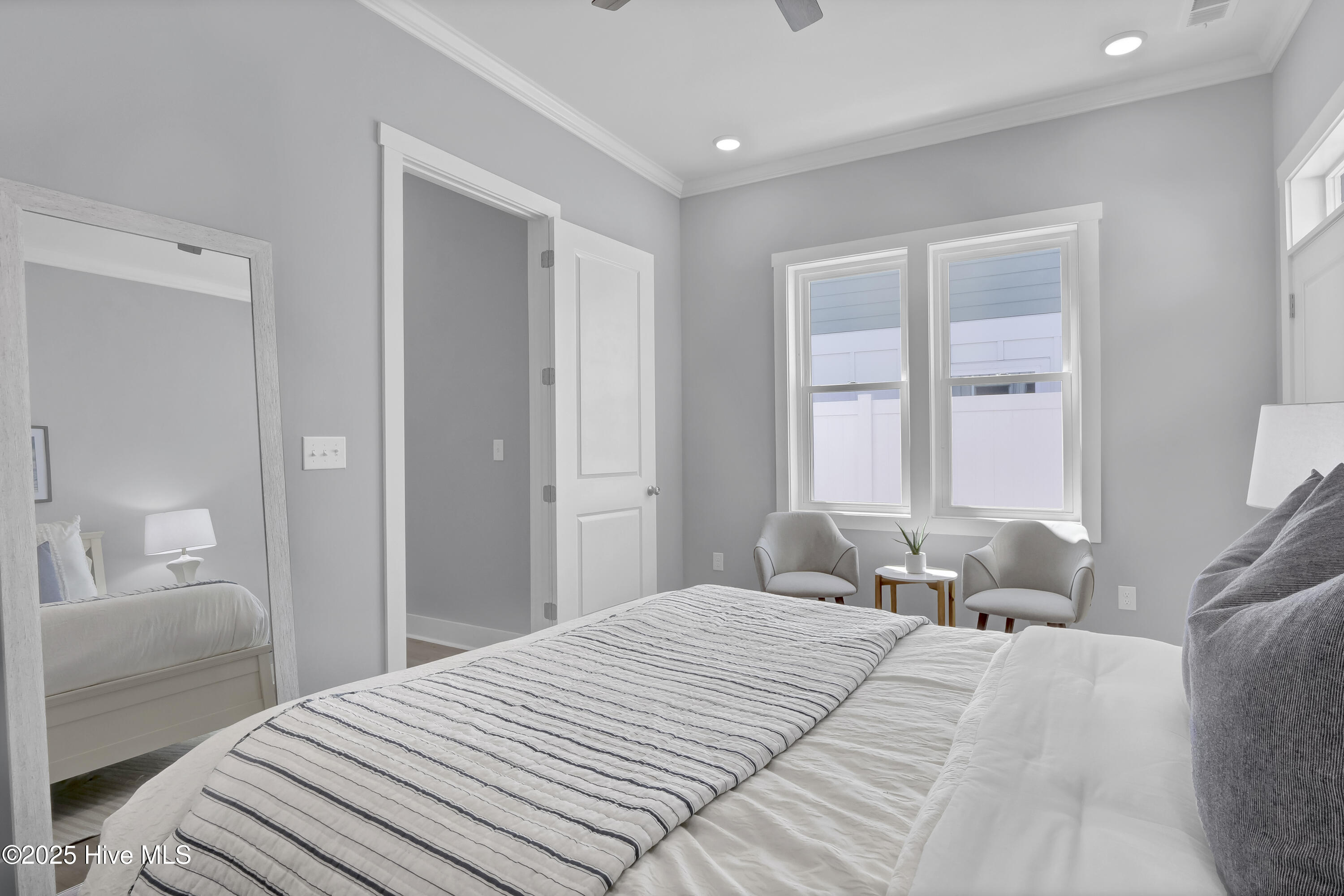 100479078 | Photo 16