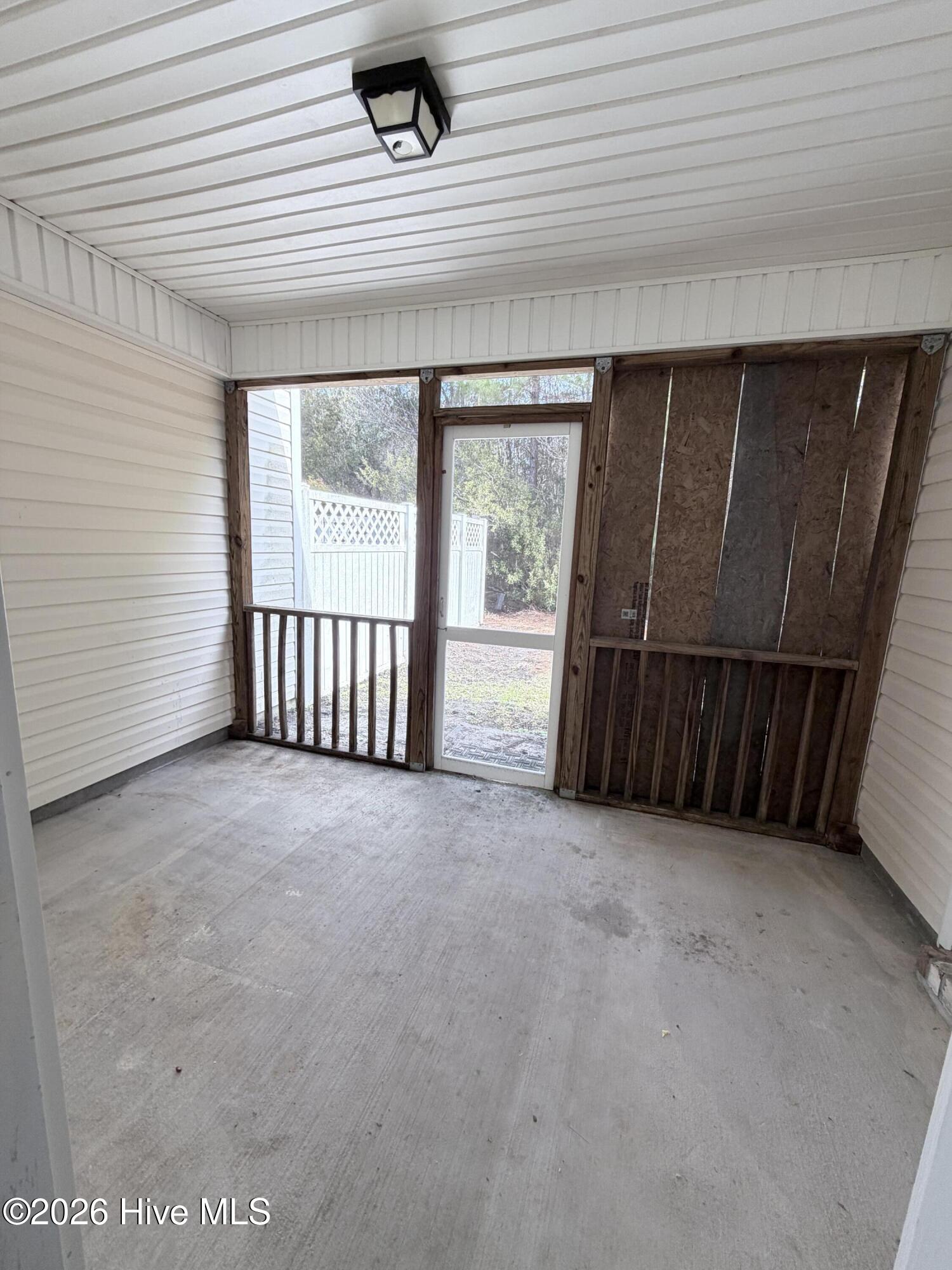 100534613 | Photo 12