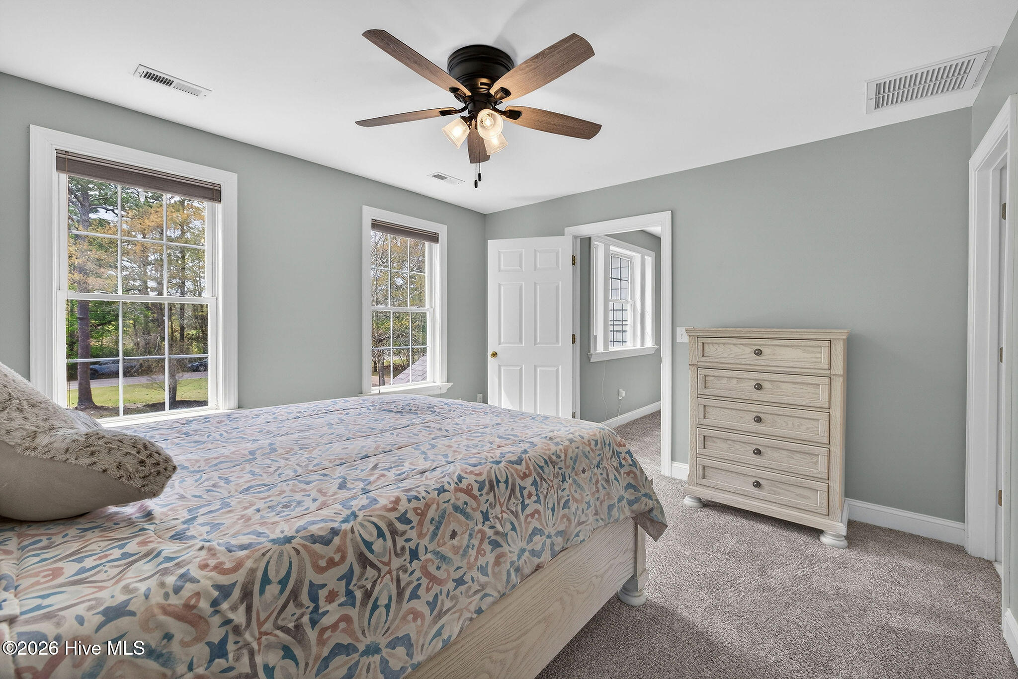 100563131 | Photo 42