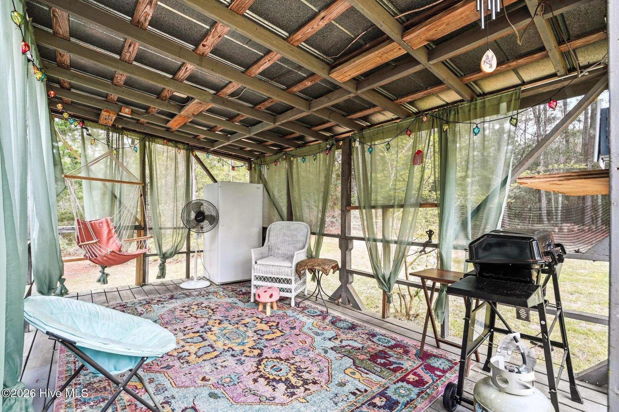 100565168 | Photo 35