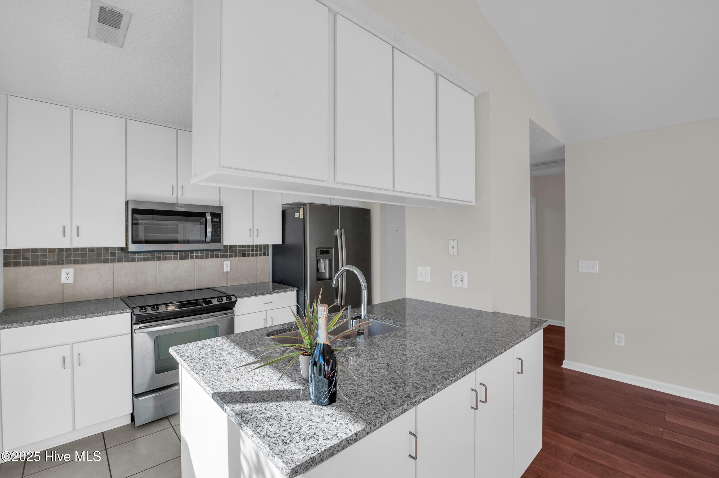 100547235 | Photo 18