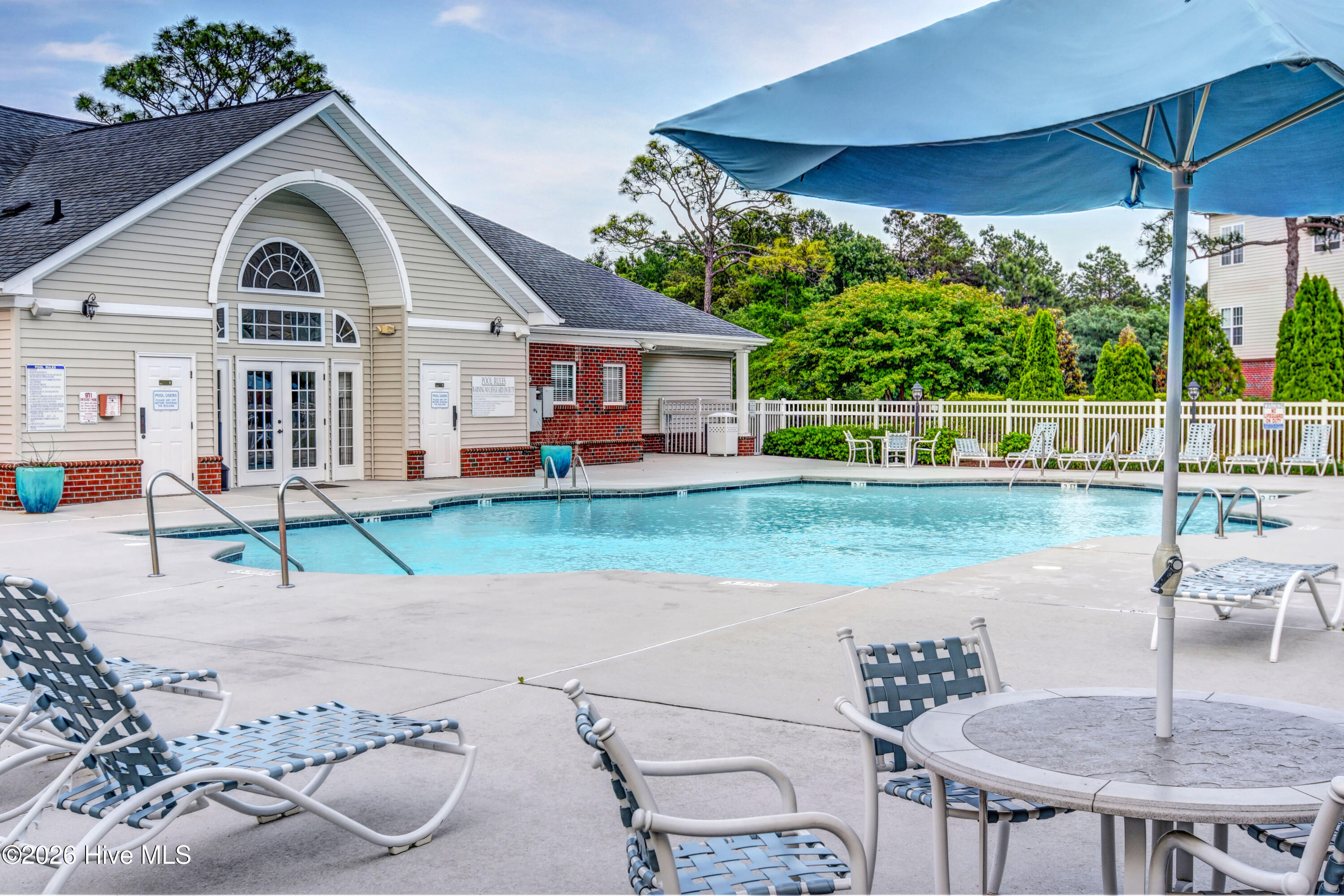 100549399 | Photo 35