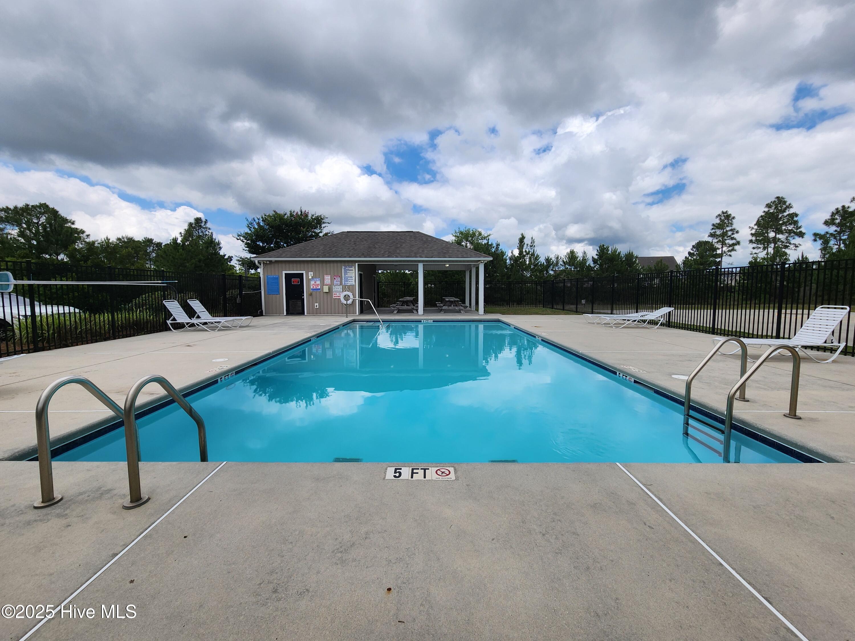 100563623 | Photo 43