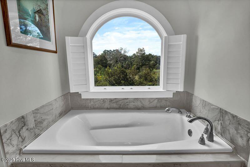 100533910 | Photo 18