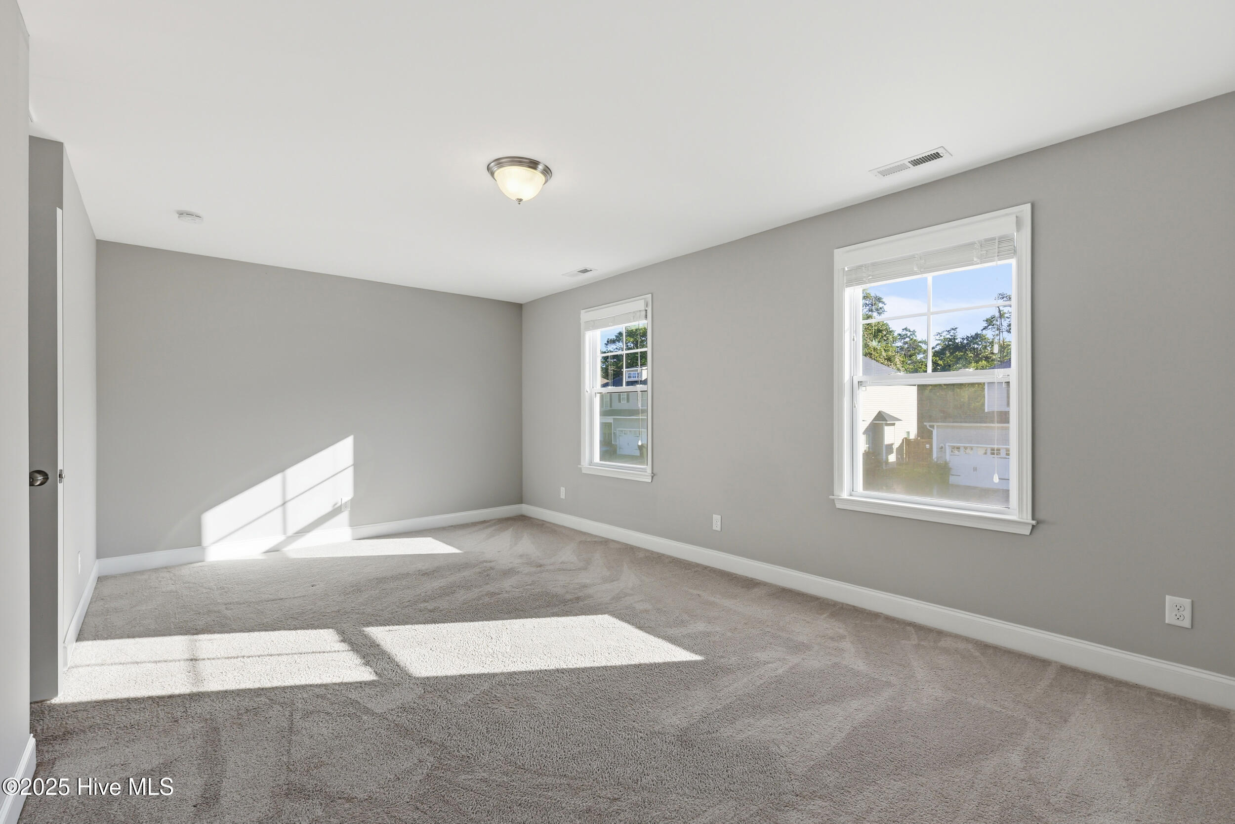 100537406 | Photo 30