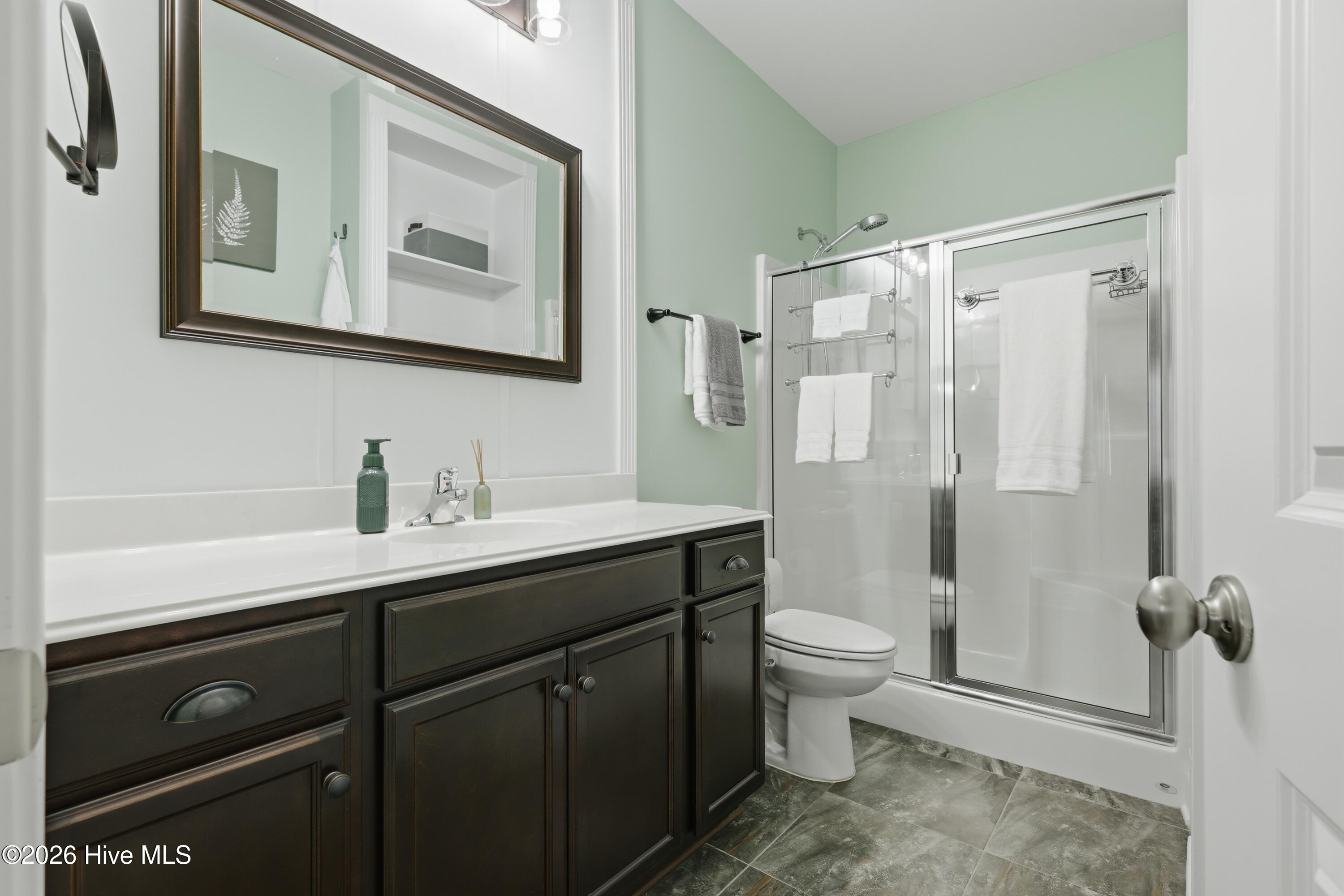 100561960 | Photo 18