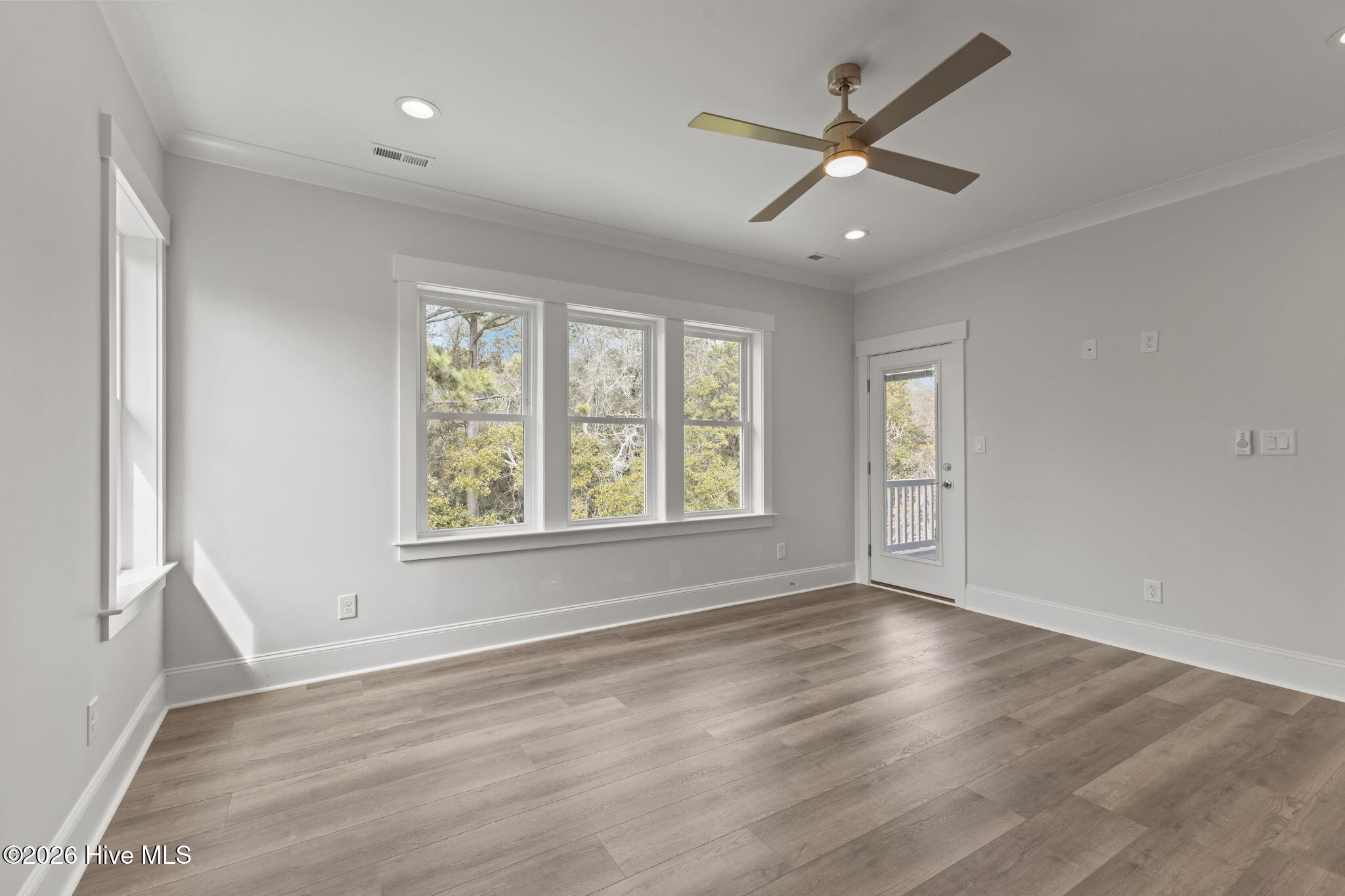 100553636 | Photo 19