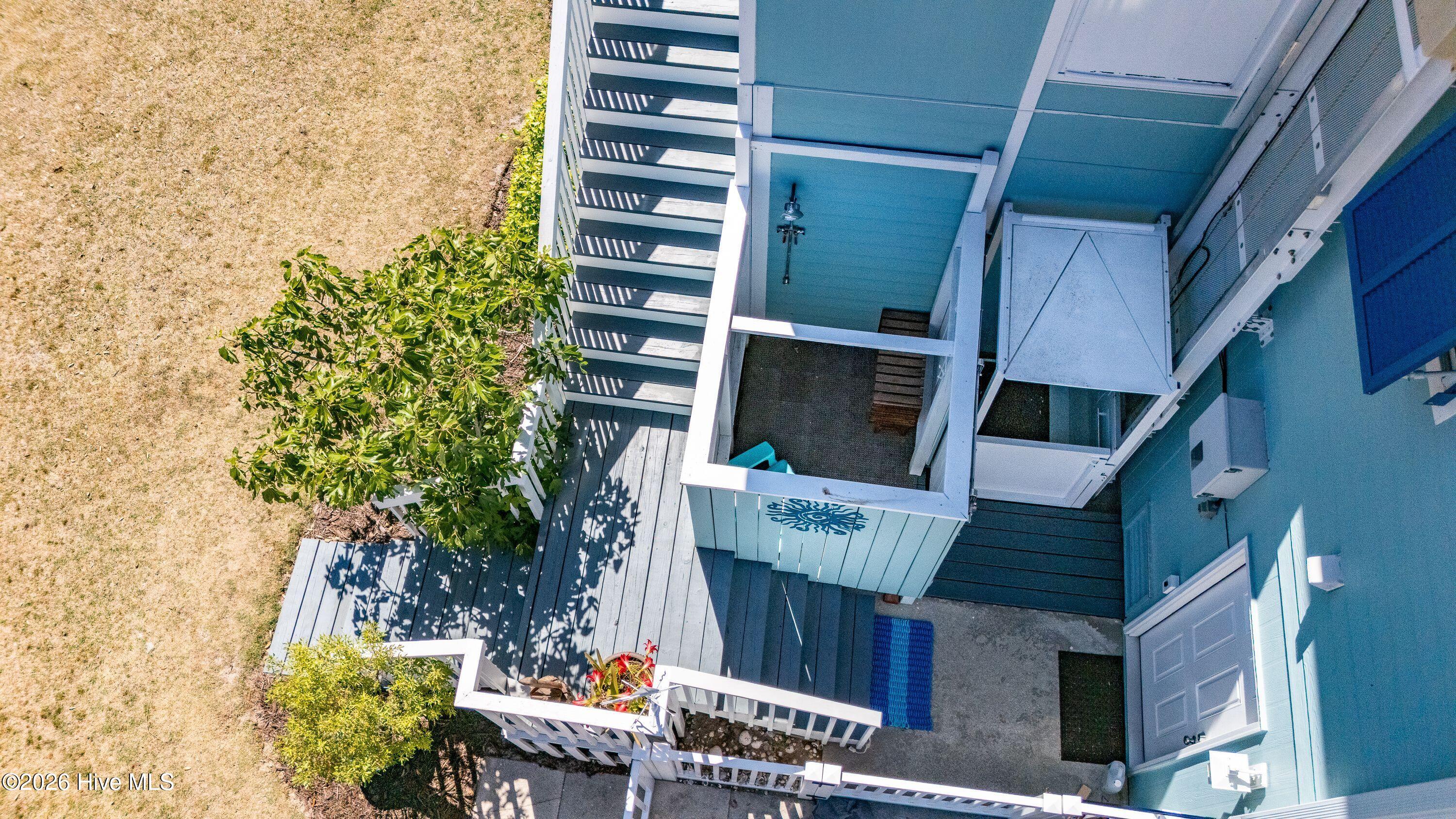 Birds eye of shower and elevator !