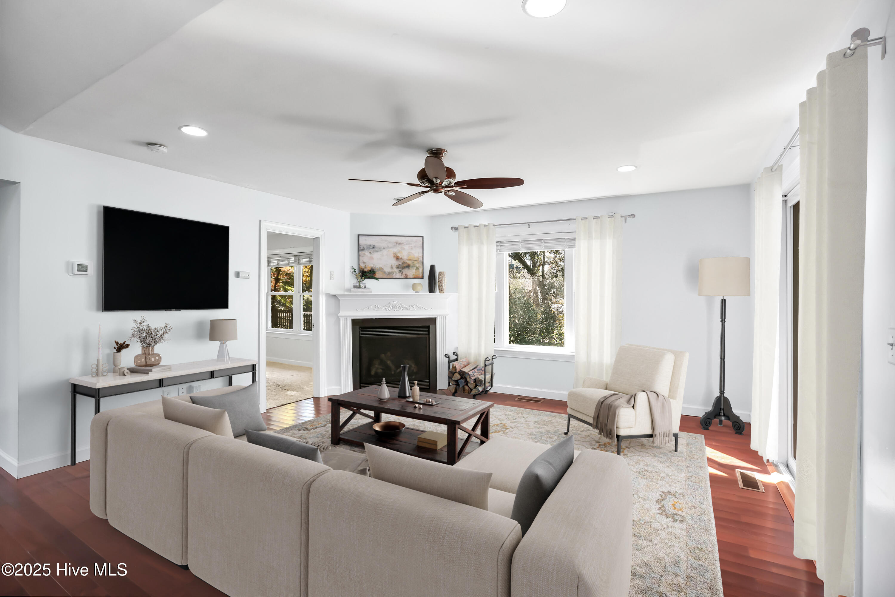 100543025 | Photo 18