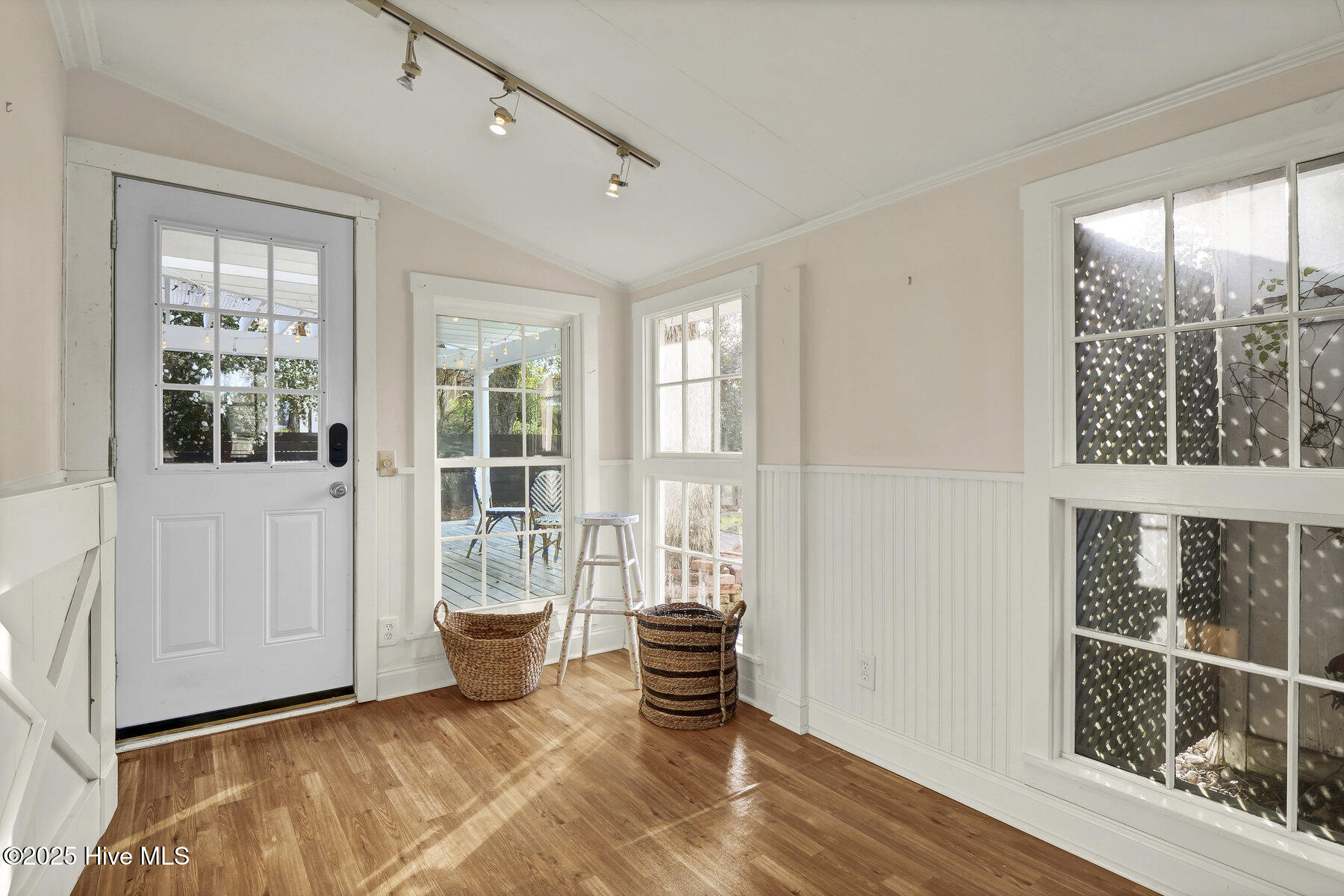 100542151 | Photo 33