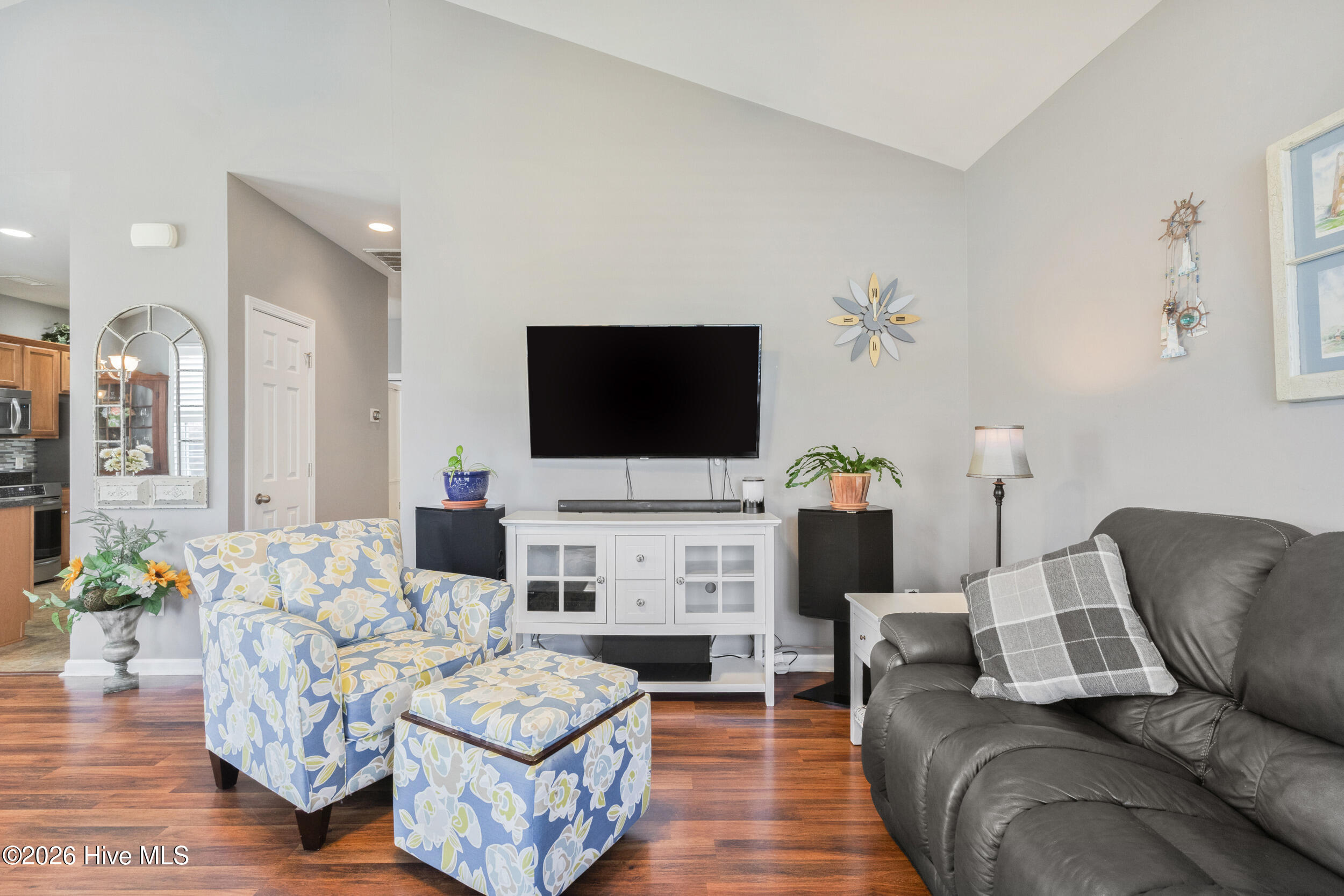 100565406 | Photo 19