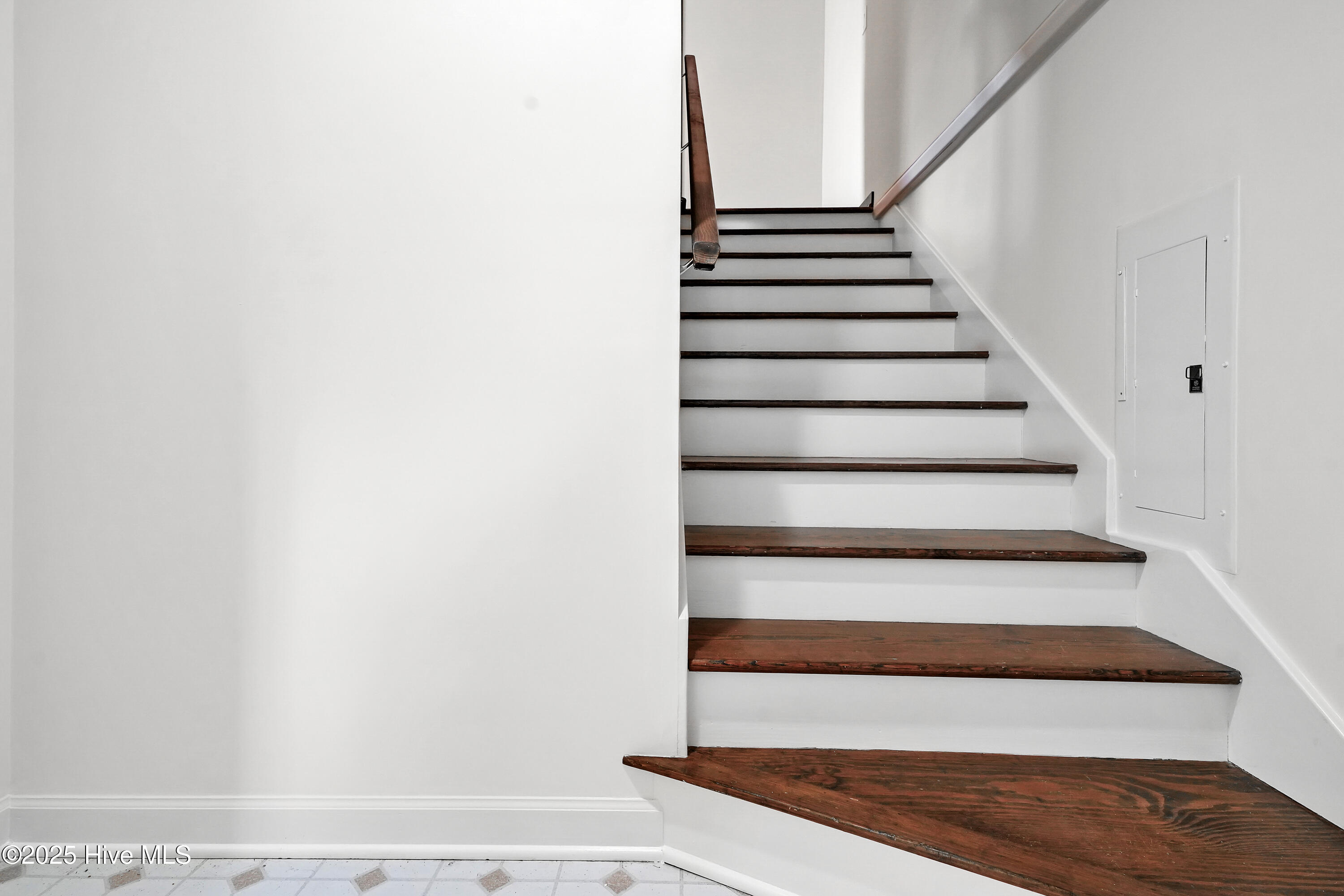 906RobertELeeDrive-24