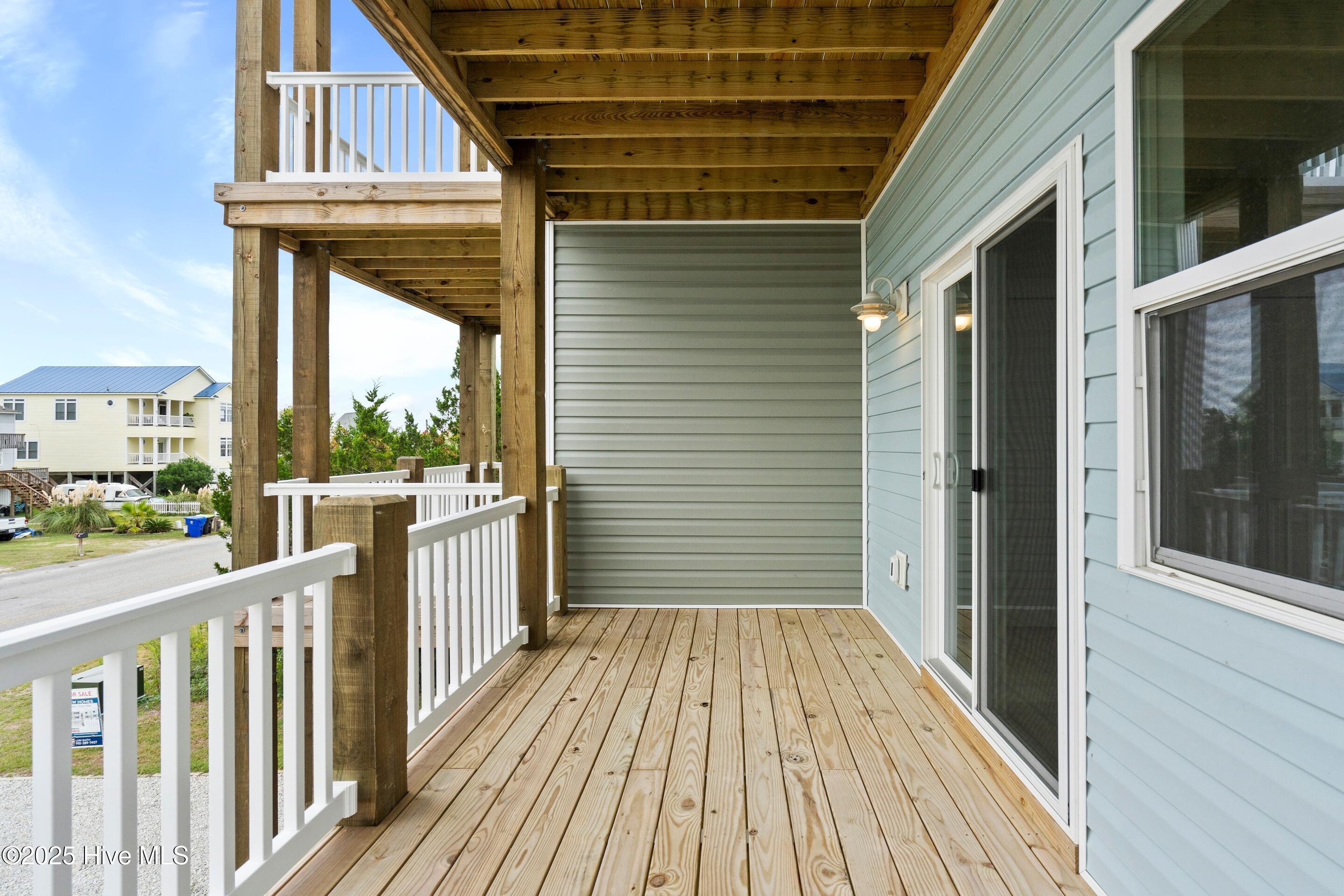 100525905 | Photo 10