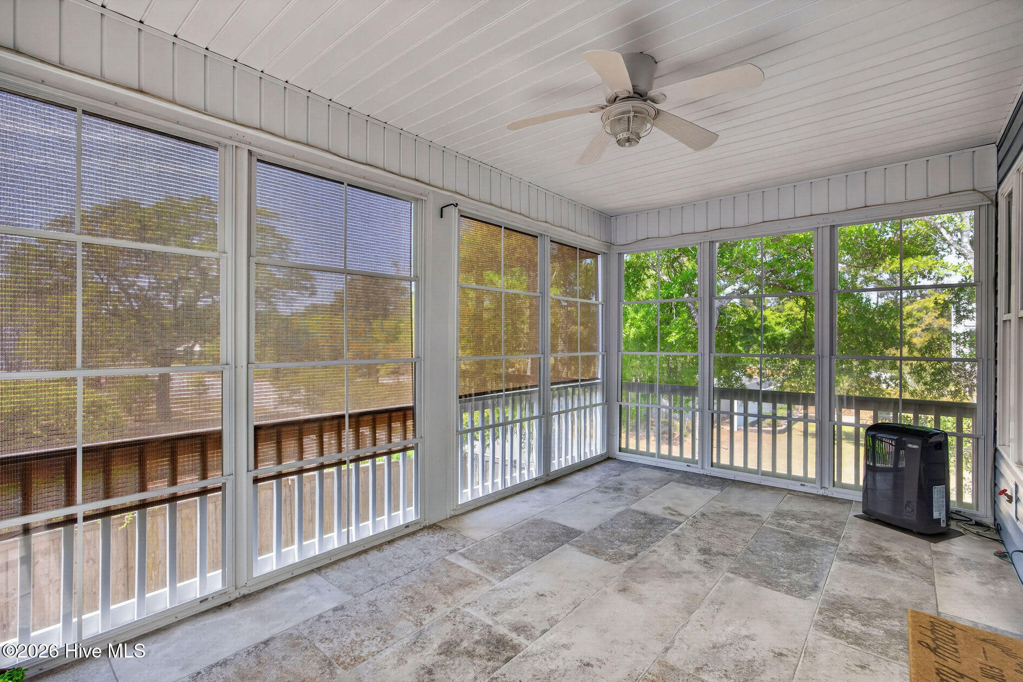 100548622 | Photo 43