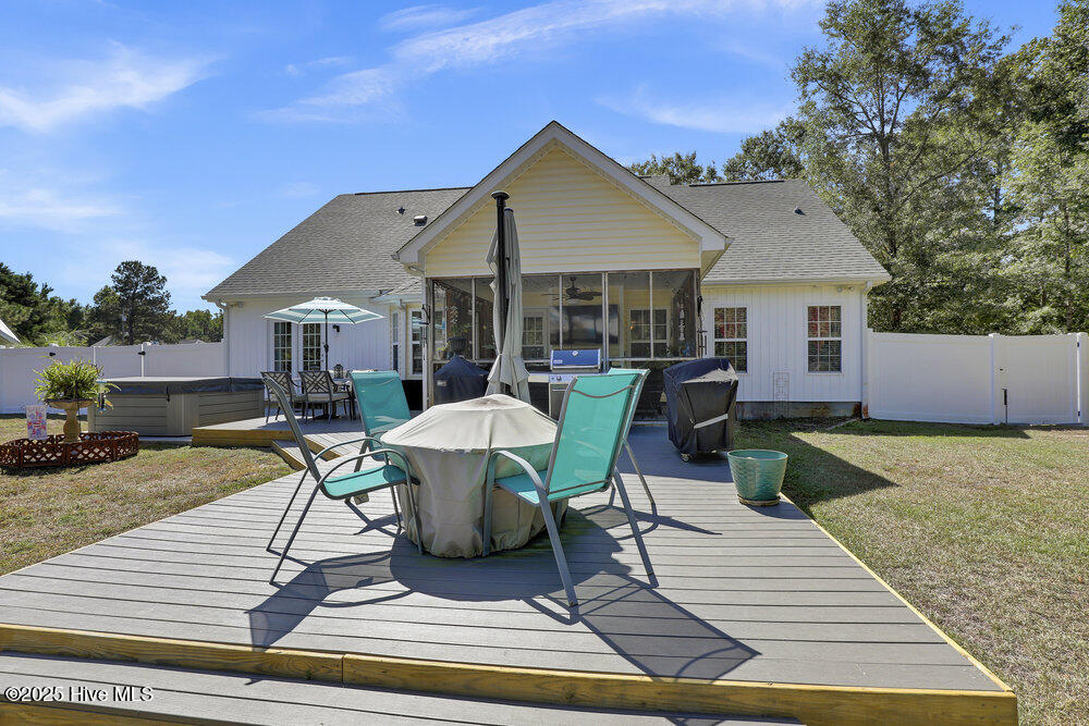 100532845 | Photo 46