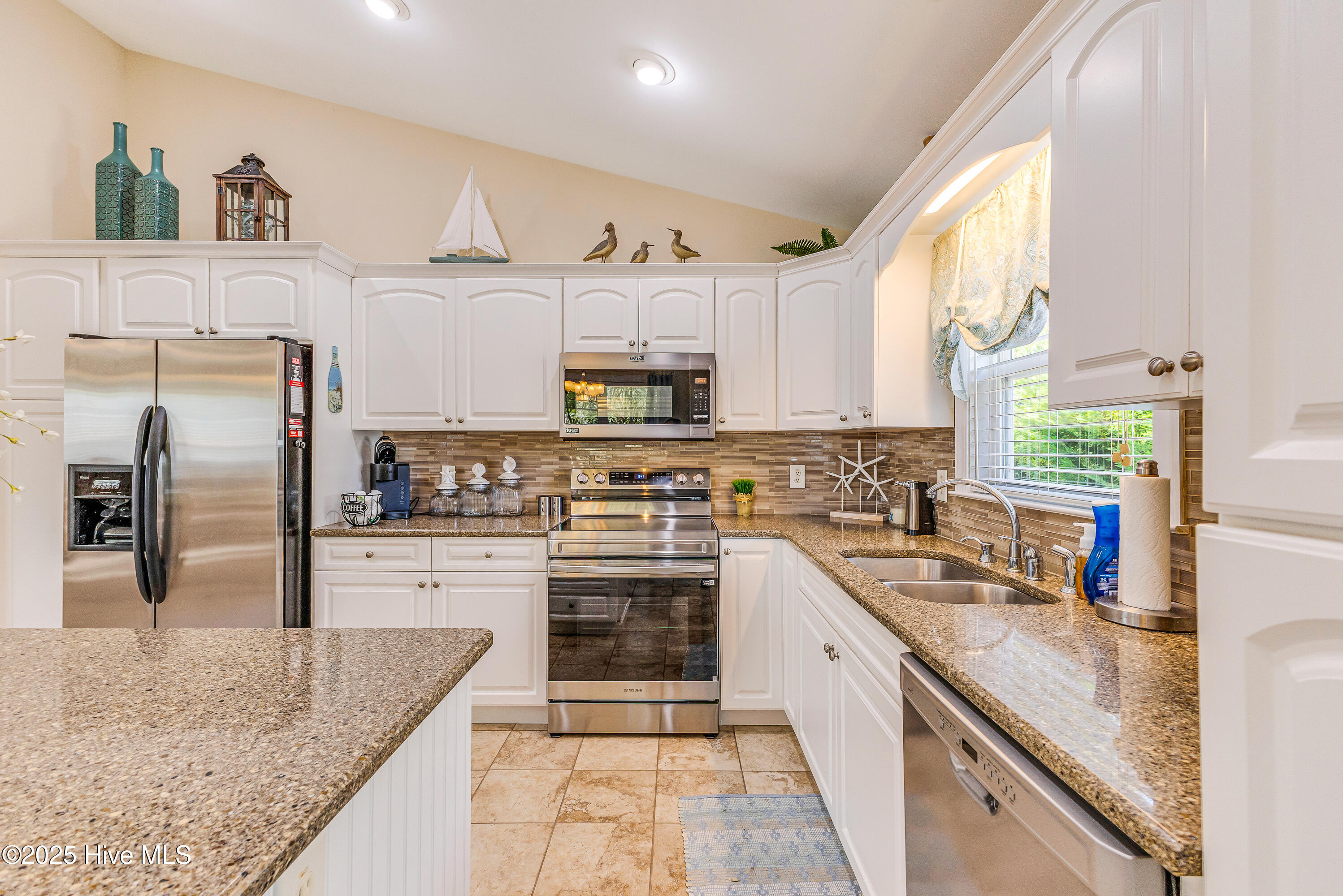 100543216 | Photo 14