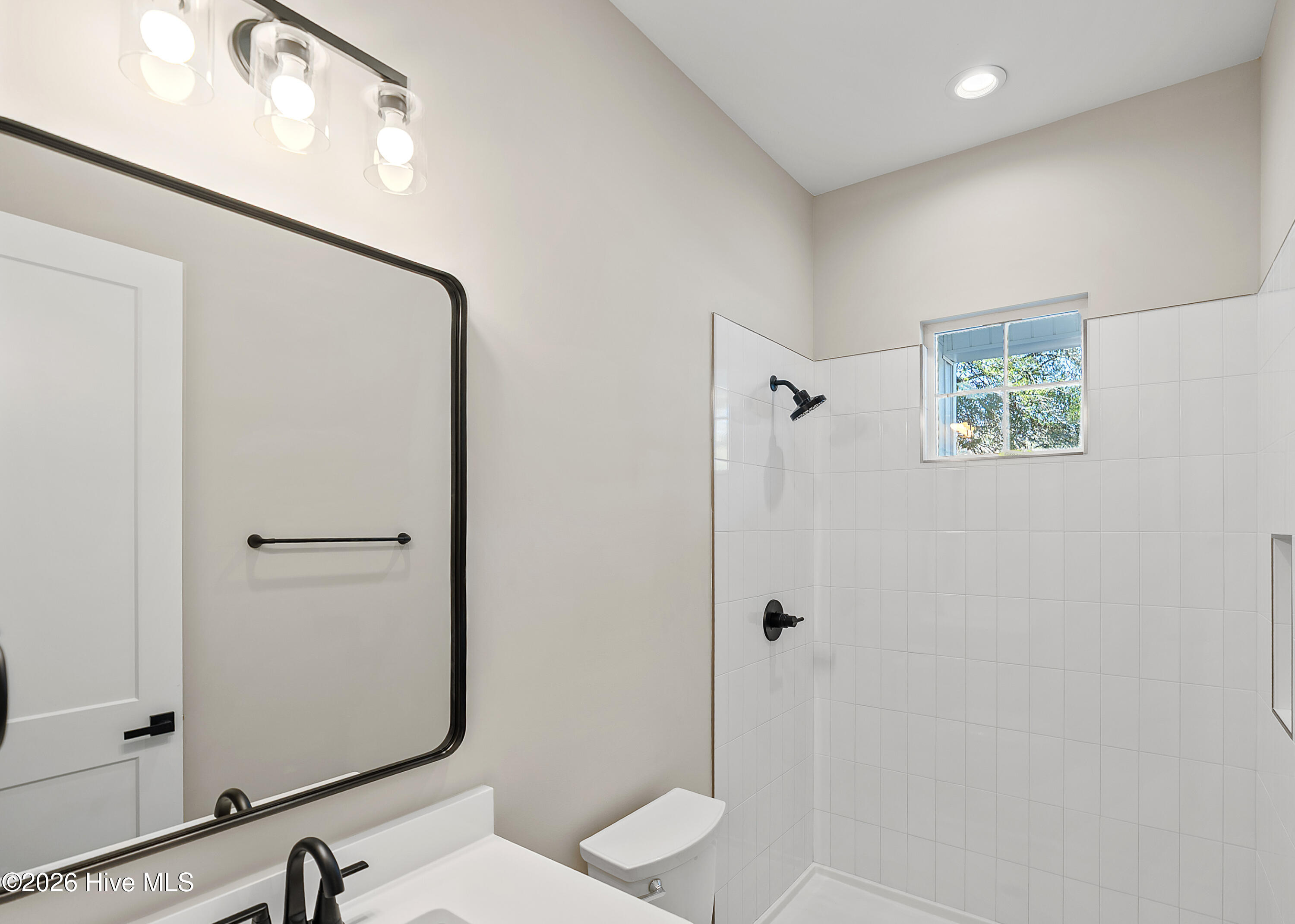 100566286 | Photo 17