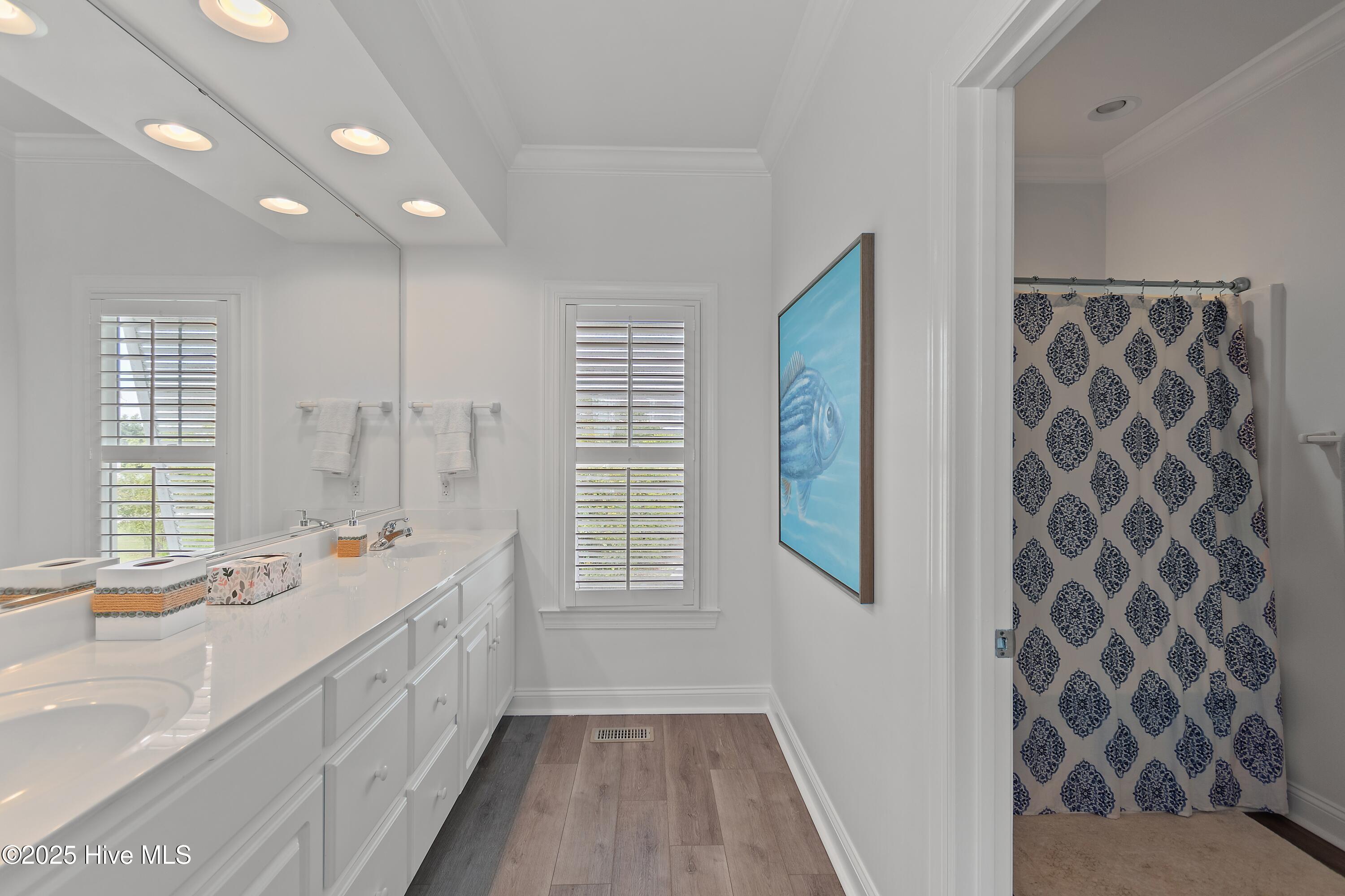 100536702 | Photo 78