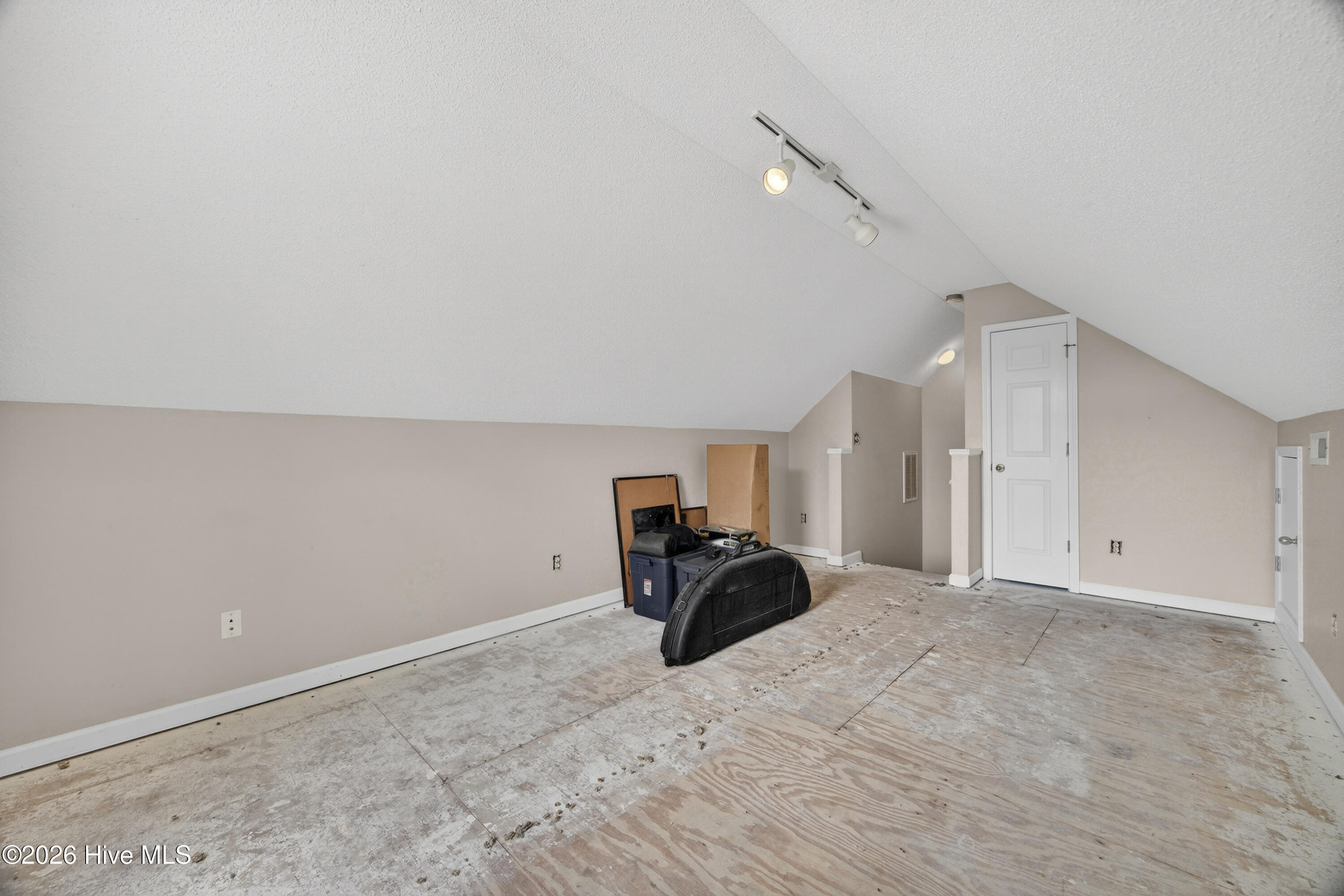 100565929 | Photo 47