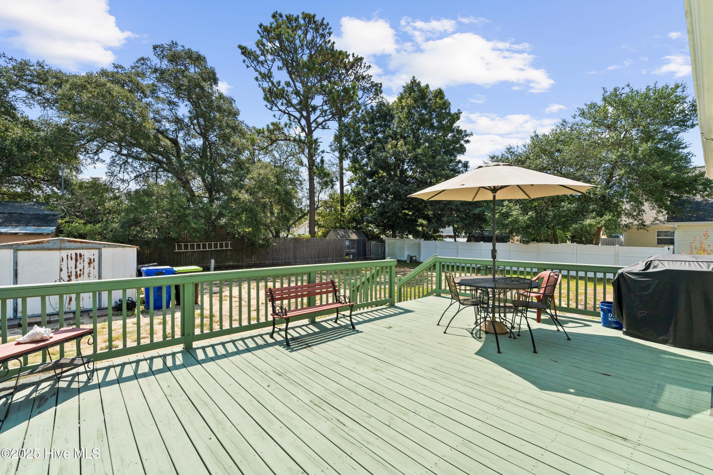 100560876 | Photo 40