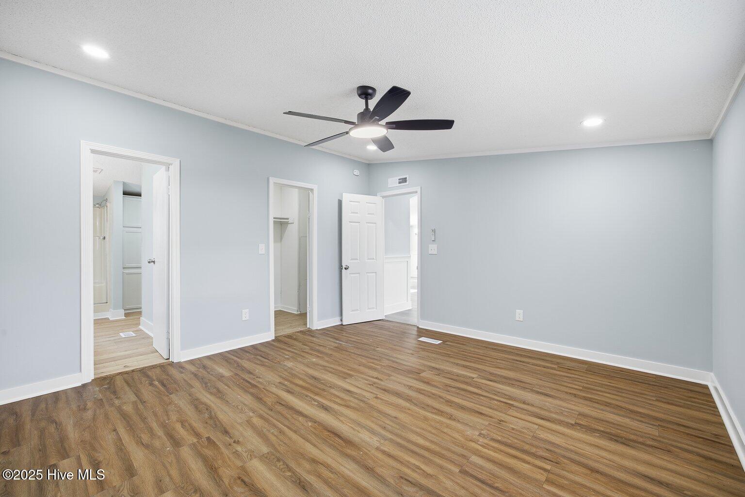 100545127 | Photo 17