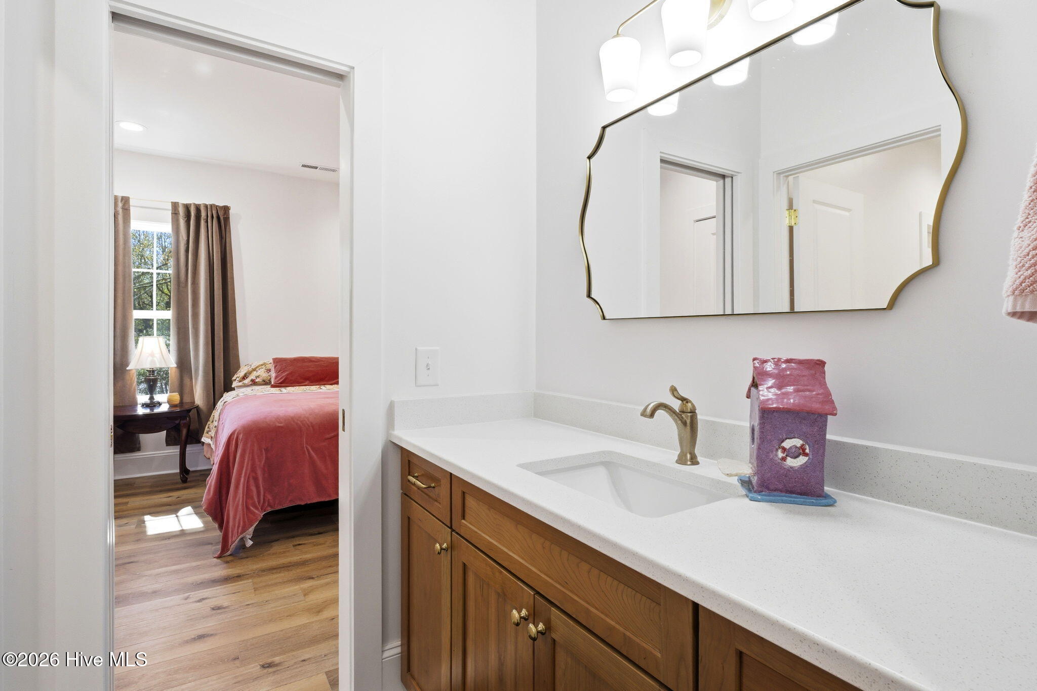 100562076 | Photo 43