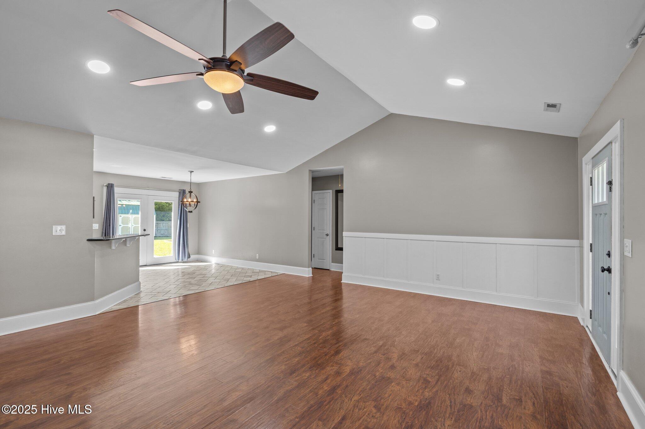 1199 Nine Foot Road,Newport