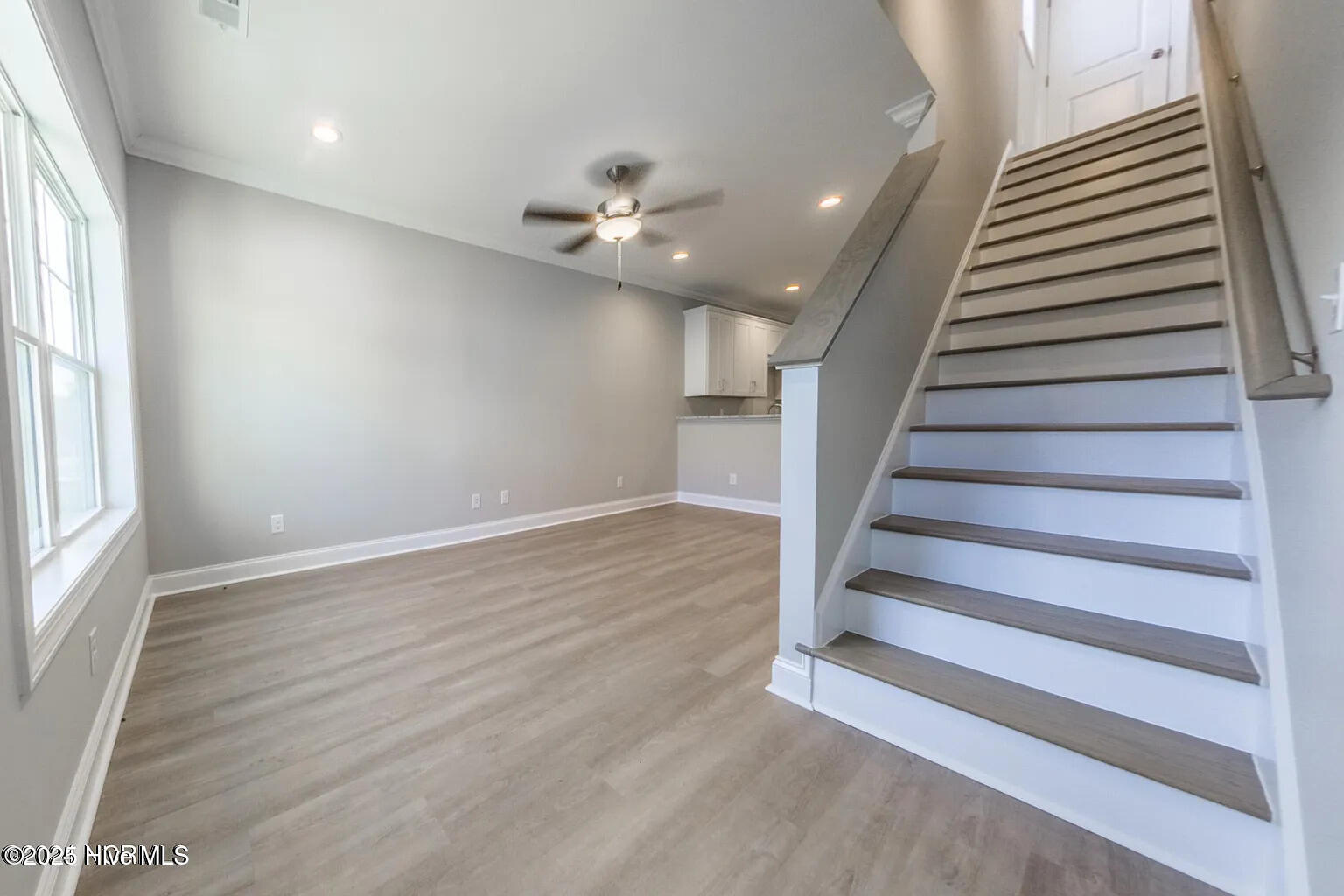 100528909 | Photo 30