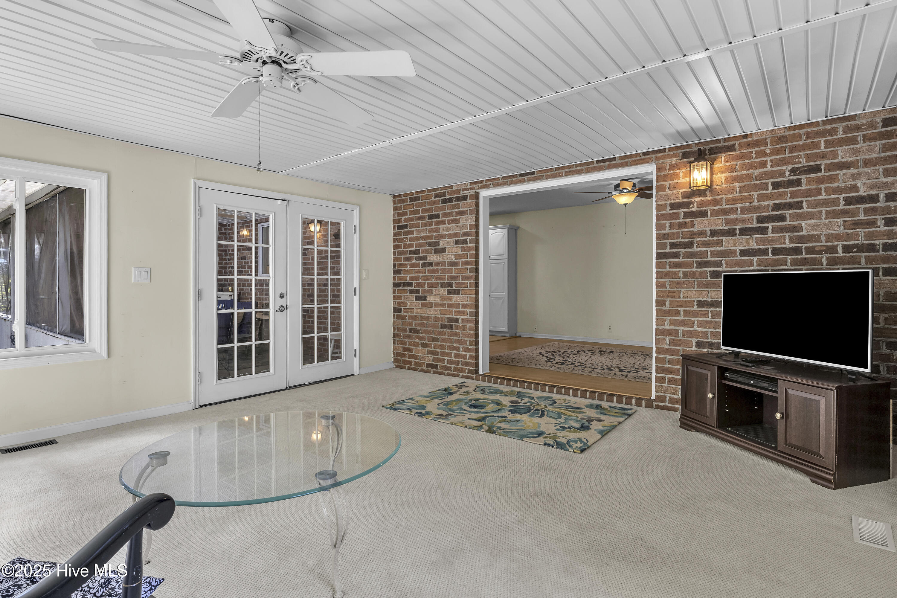 100536846 | Photo 39