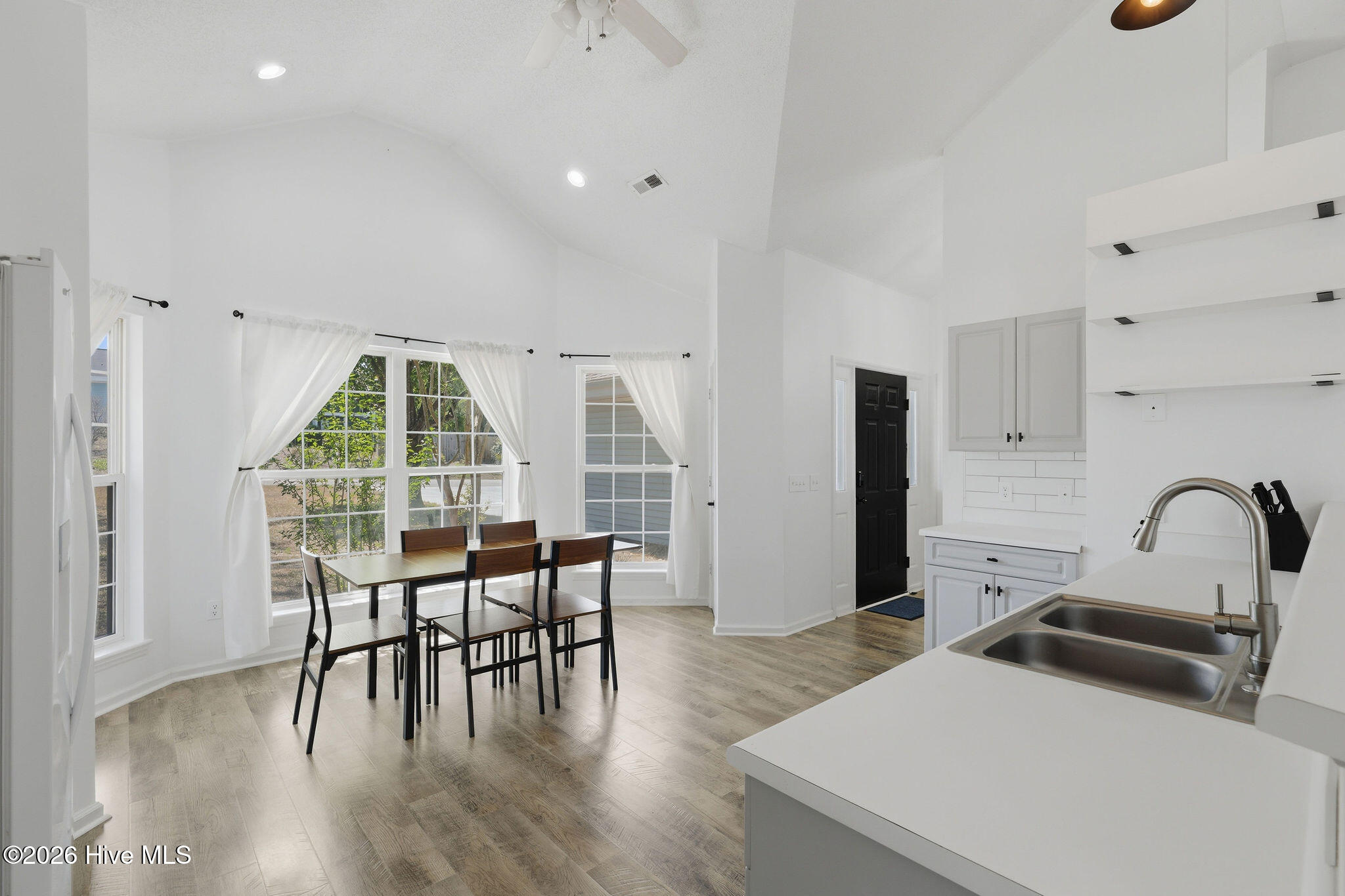 100568972 | Photo 10