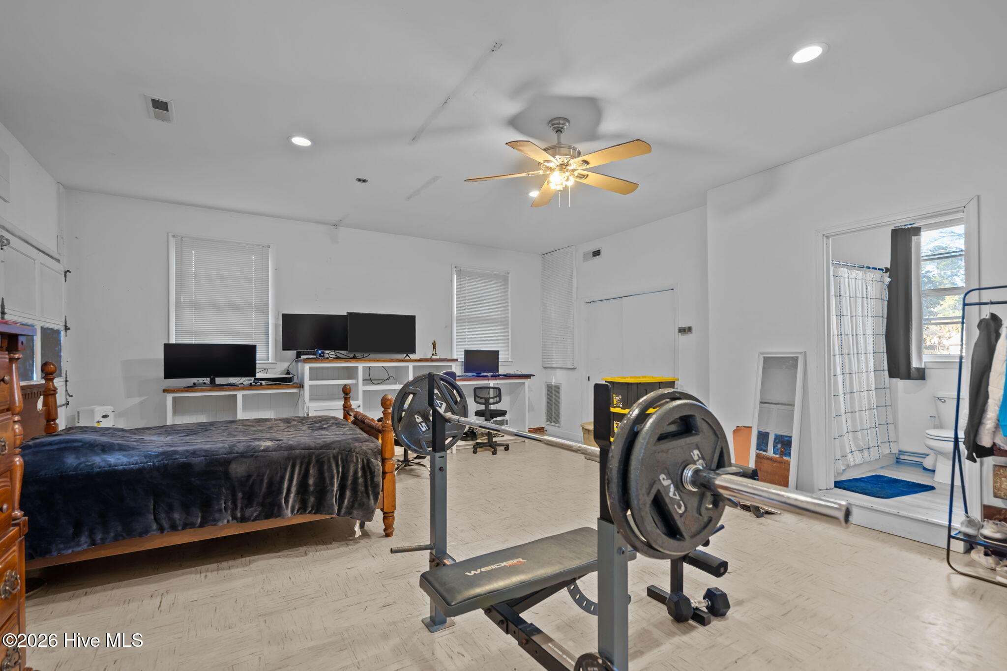 100525803 | Photo 32