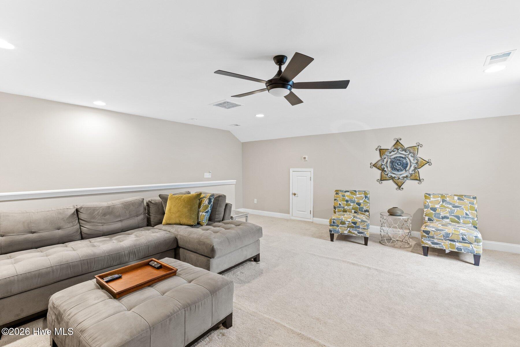 100551985 | Photo 40