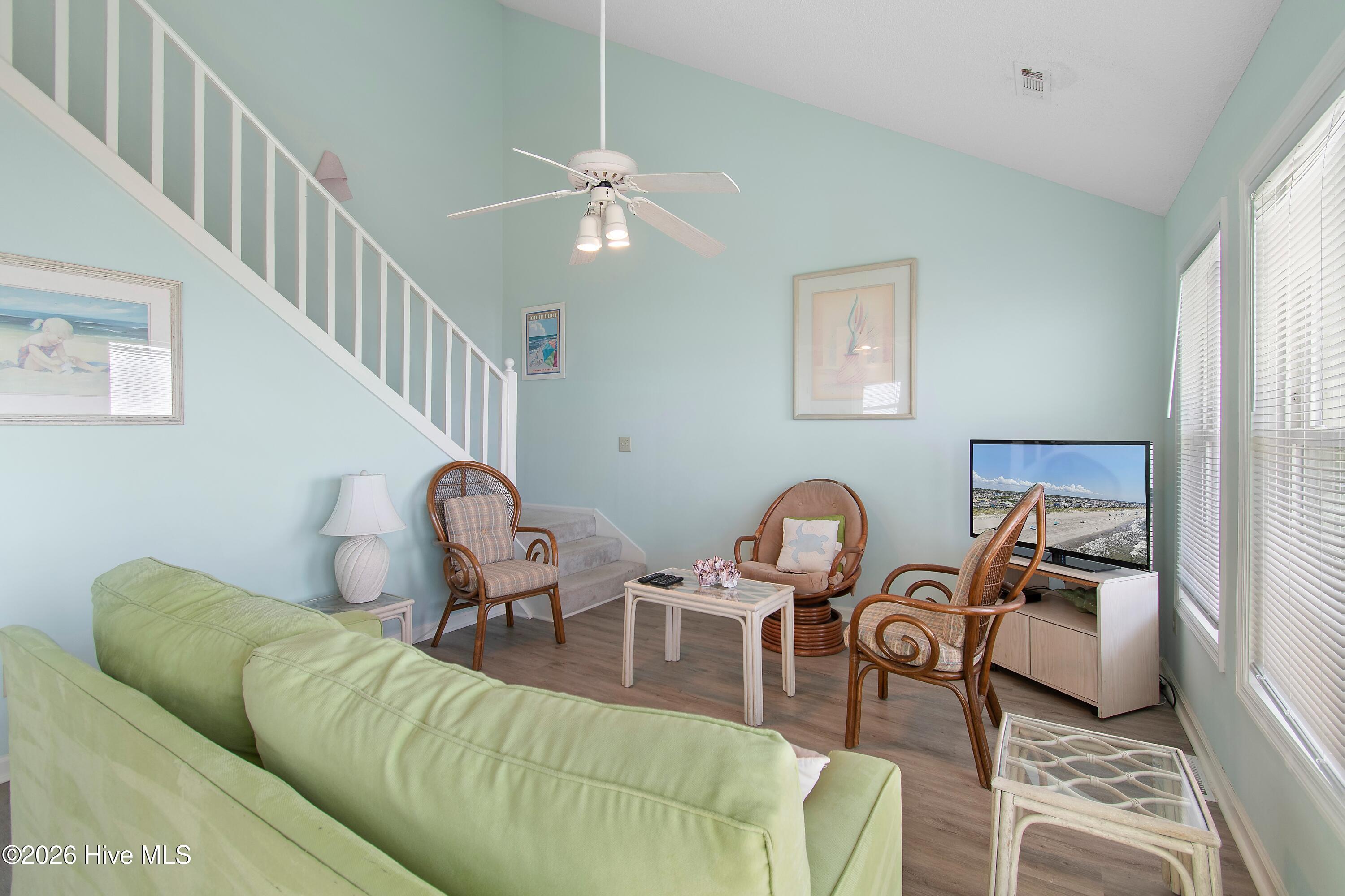 100558729 | Photo 13