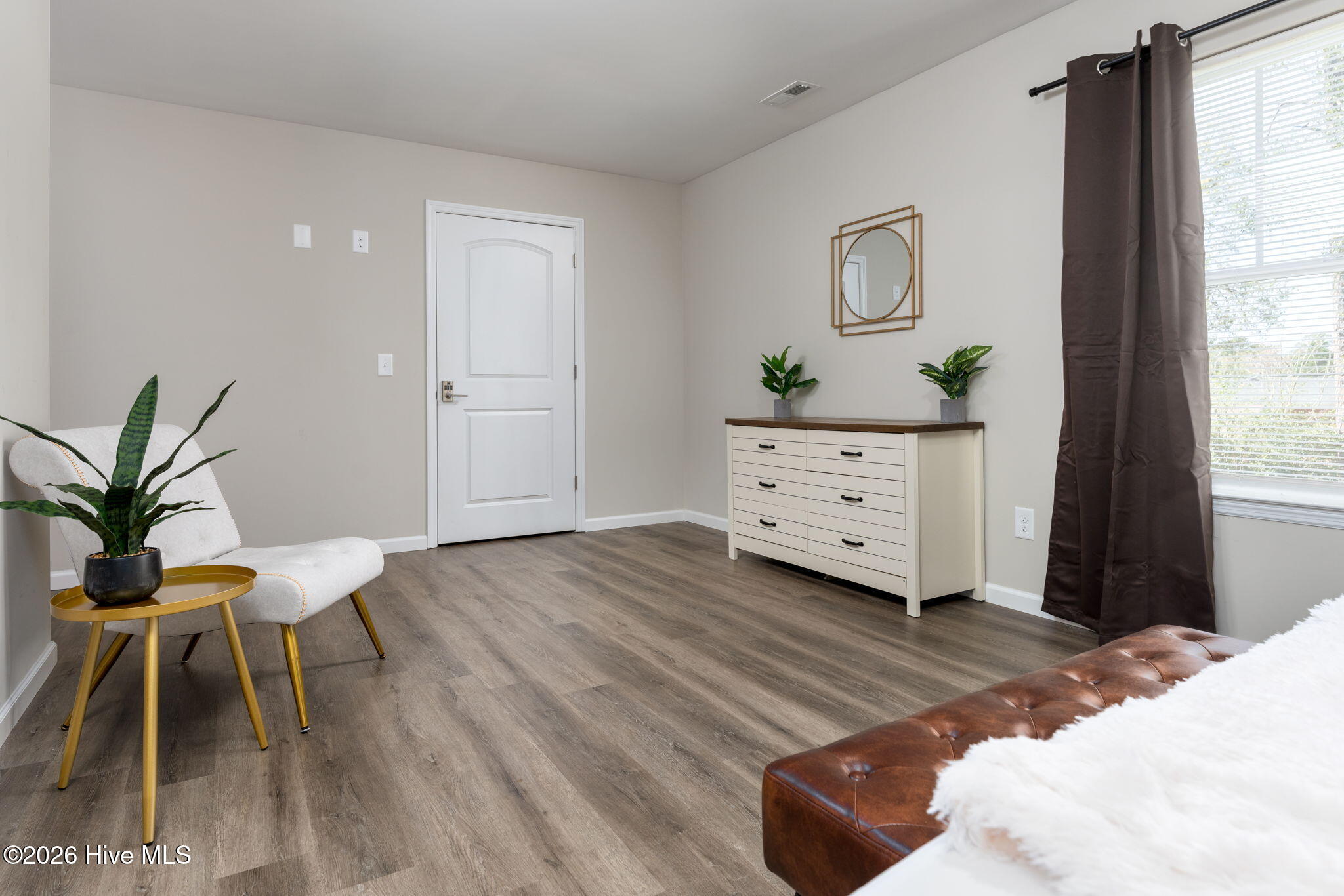 100559438 | Photo 10