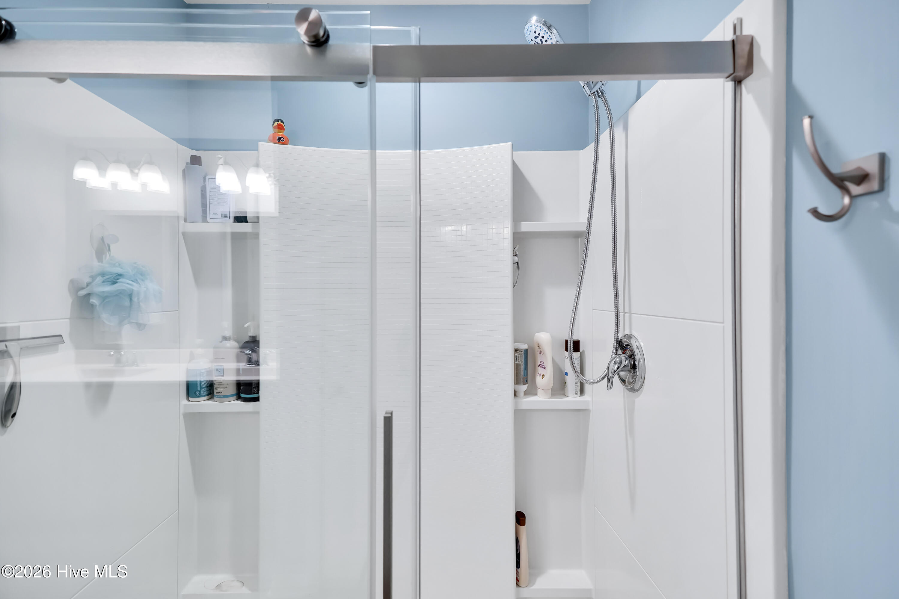 100548211 | Photo 23