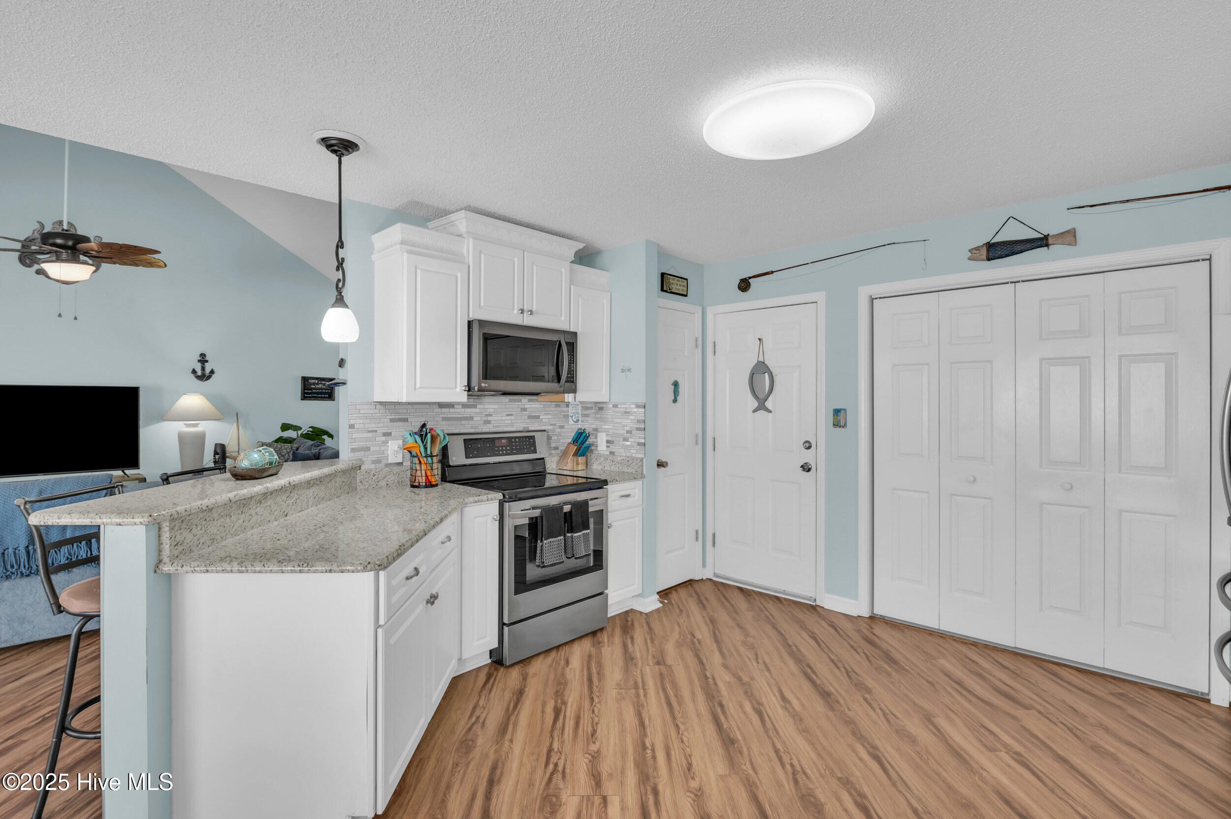 100543917 | Photo 17