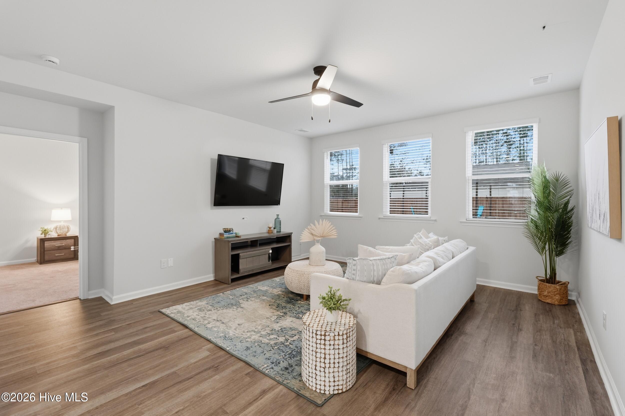 100561033 | Photo 11